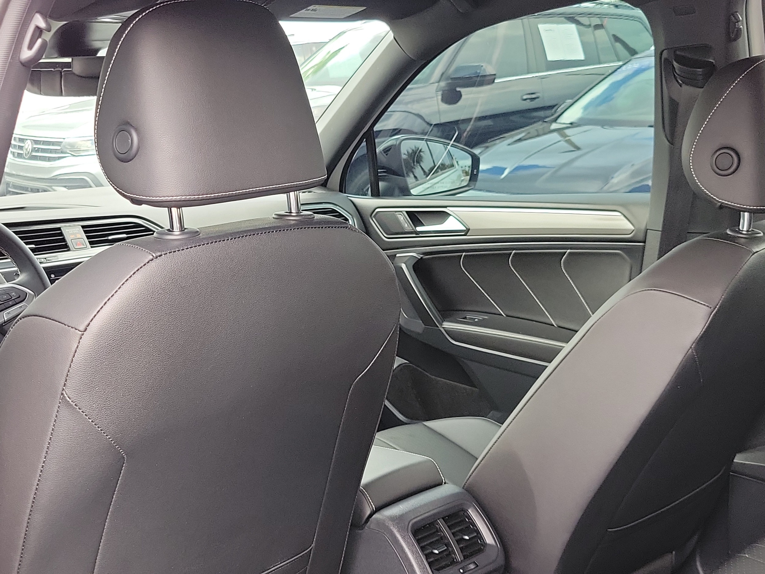 2023 Volkswagen Tiguan SE R-LINE BLACK - Photo 11