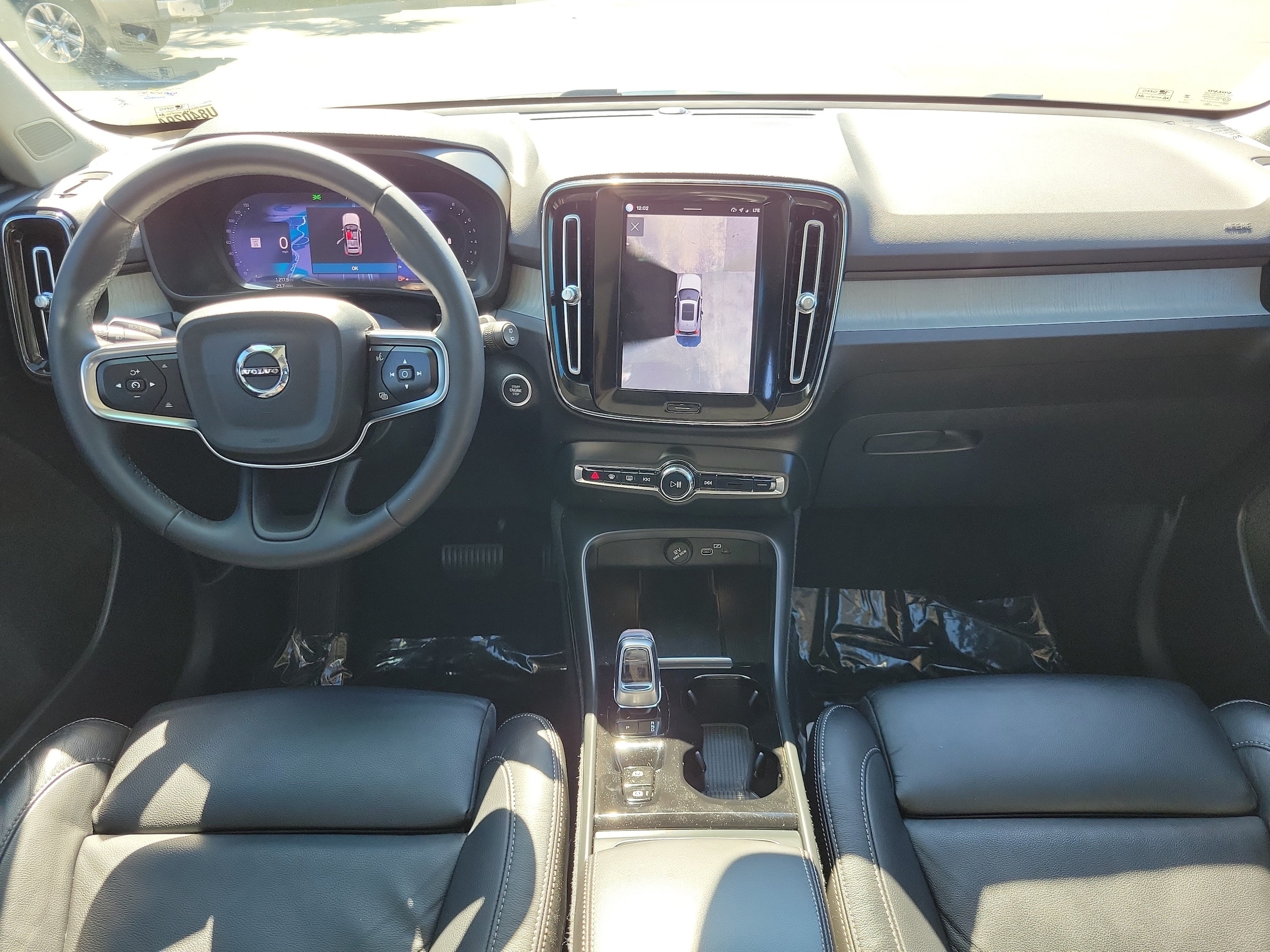 2023 Volvo XC40 Plus - Photo 13
