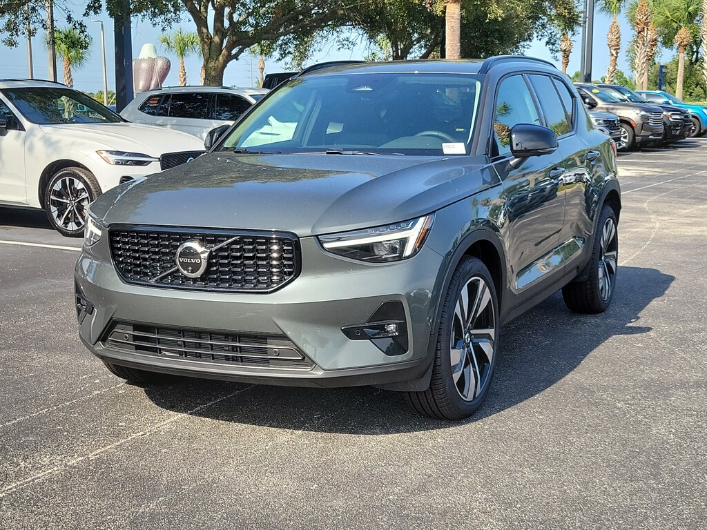 New 2026 Volvo XC40 B5 Plus SUV
