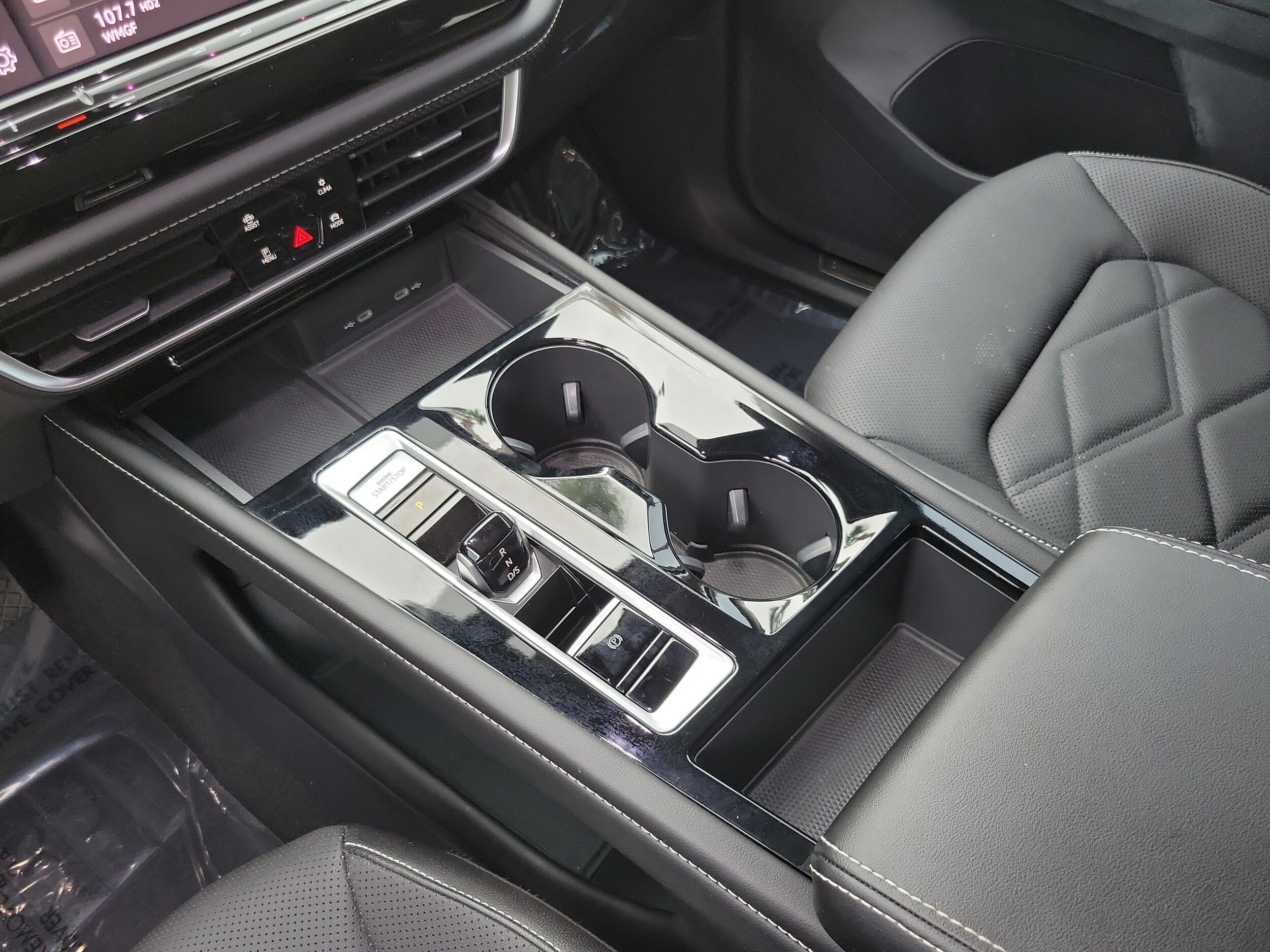 2024 Volkswagen Atlas SE w/Tech - Photo 26