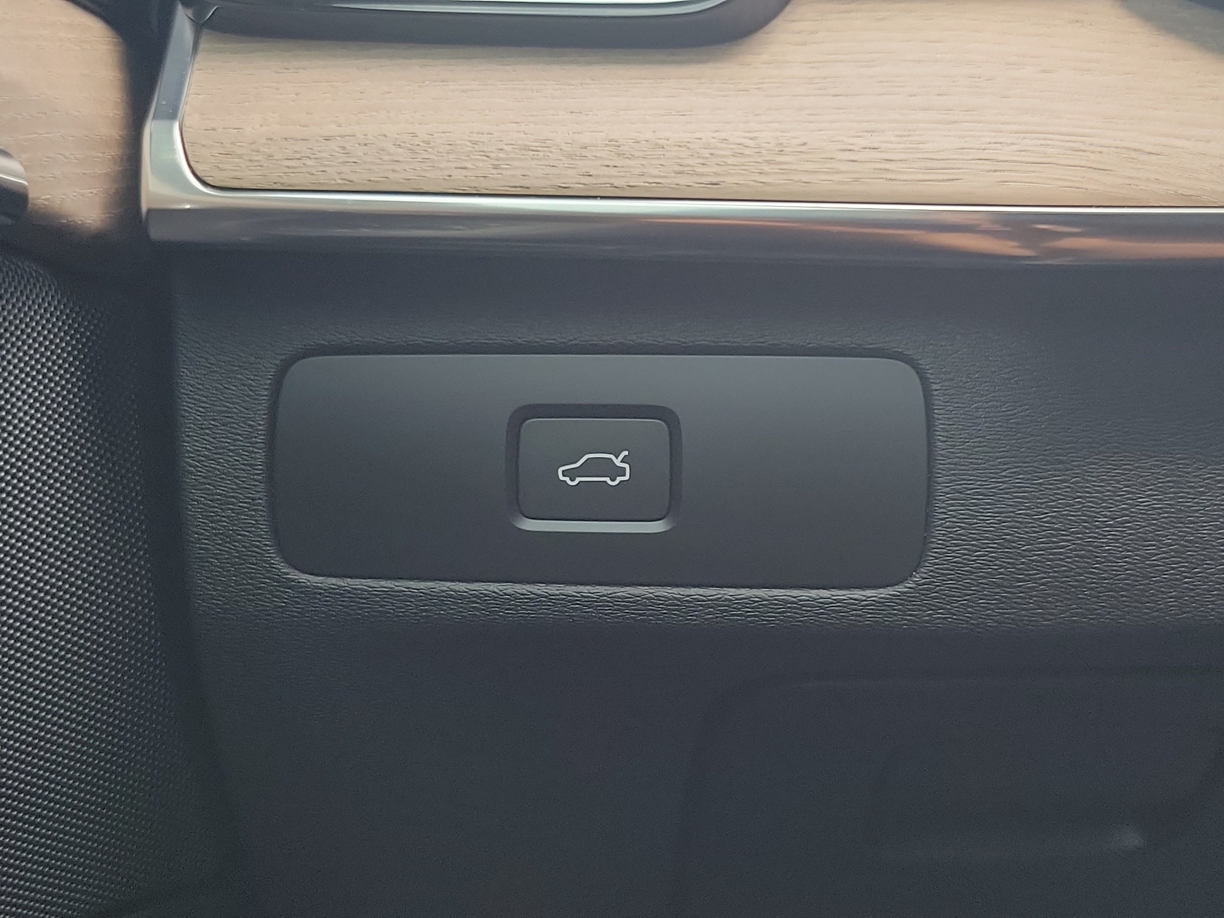 2025 Volvo XC90 Plus - Photo 26