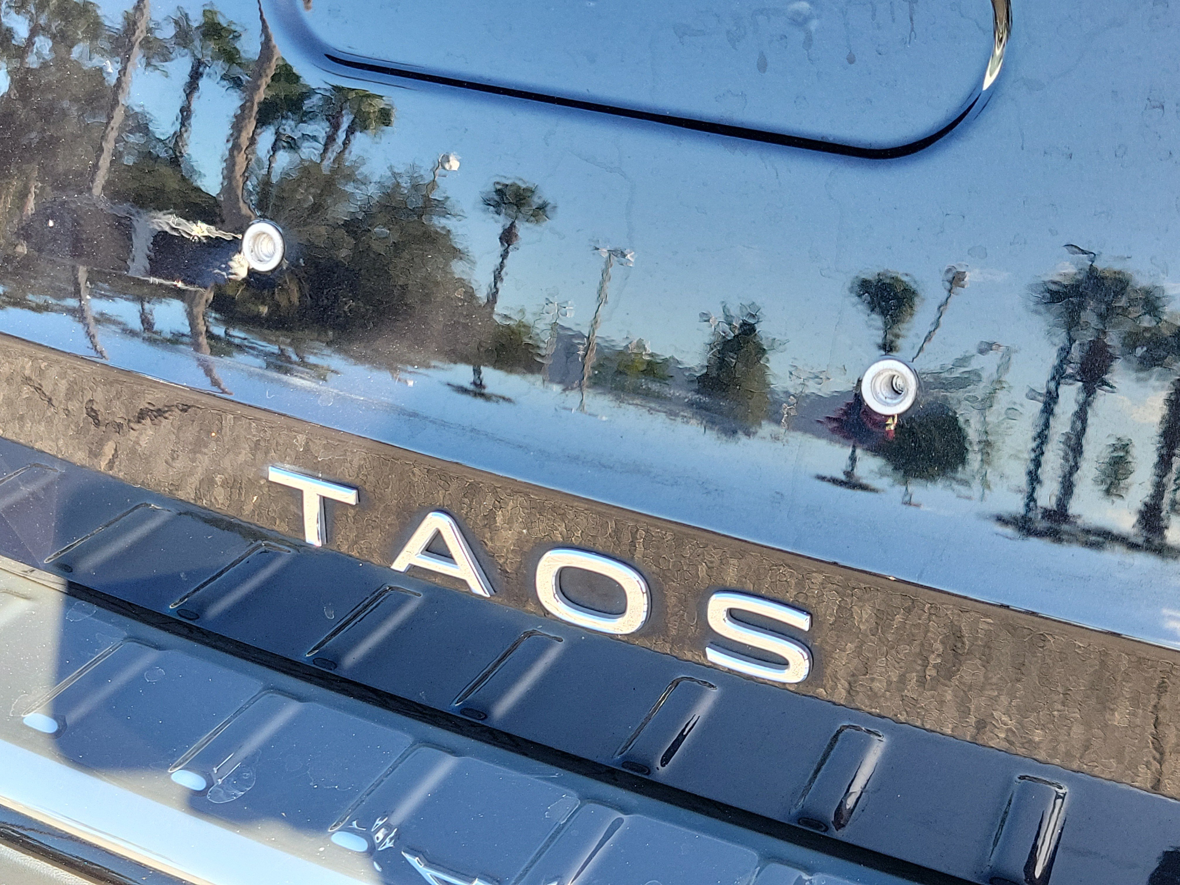 2025 Volkswagen Taos SE Black - Photo 7