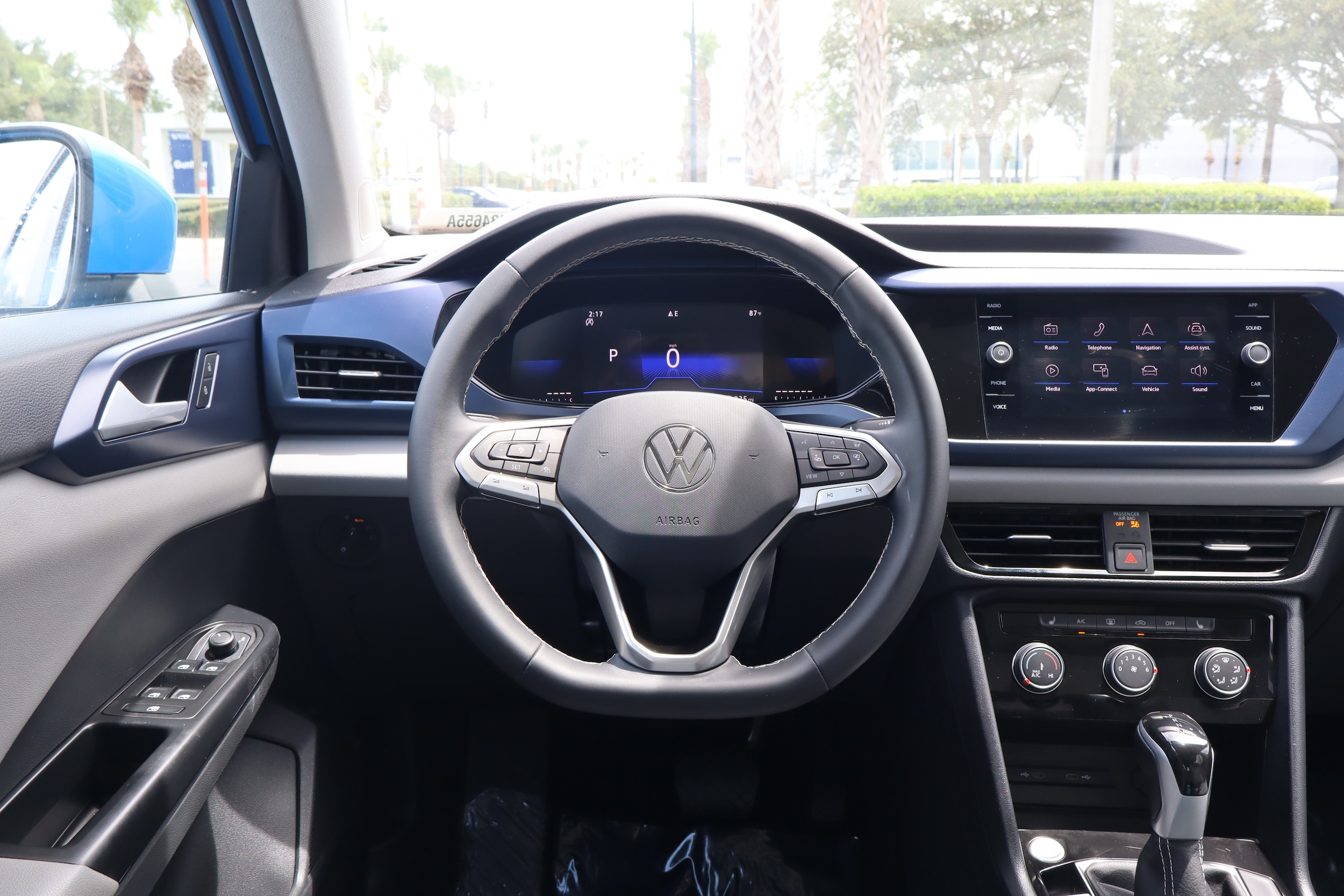 2023 Volkswagen Taos SE - Photo 14