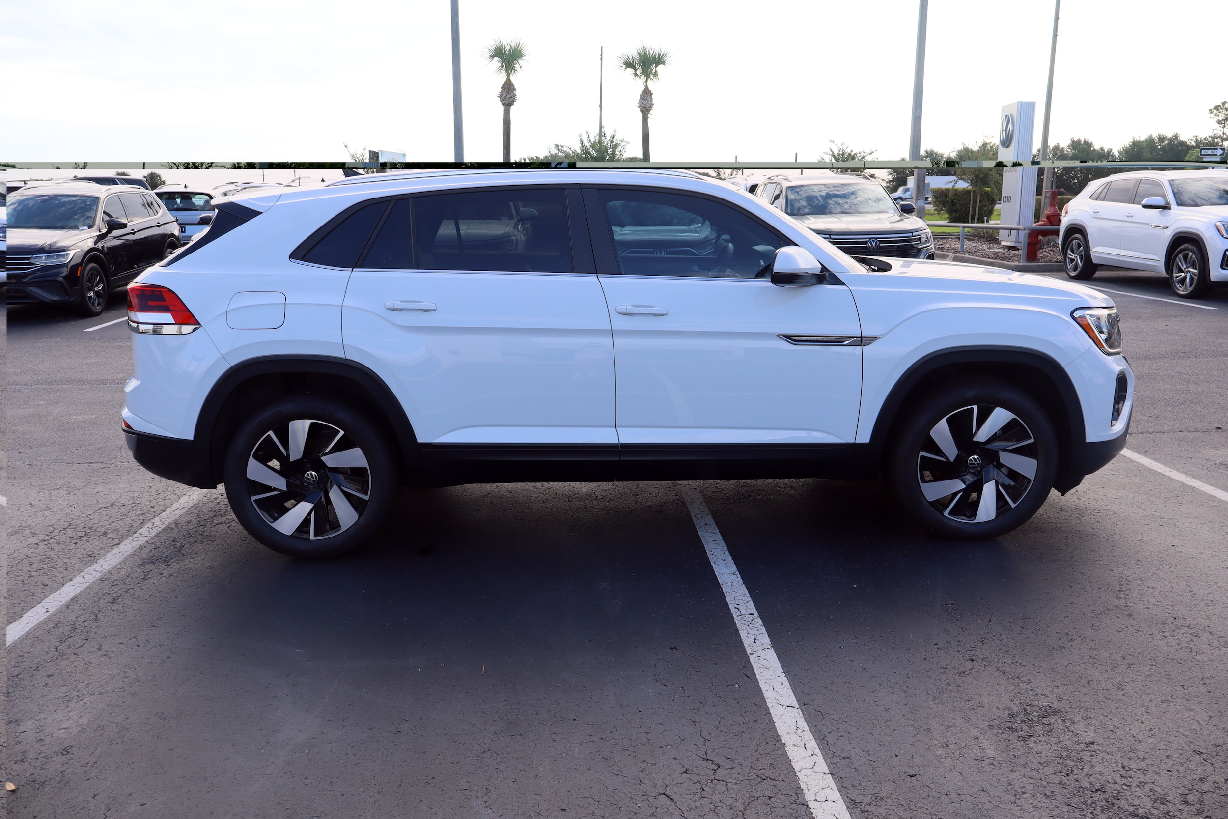 2024 Volkswagen Atlas Cross Sport SE w/Tech - Photo 8