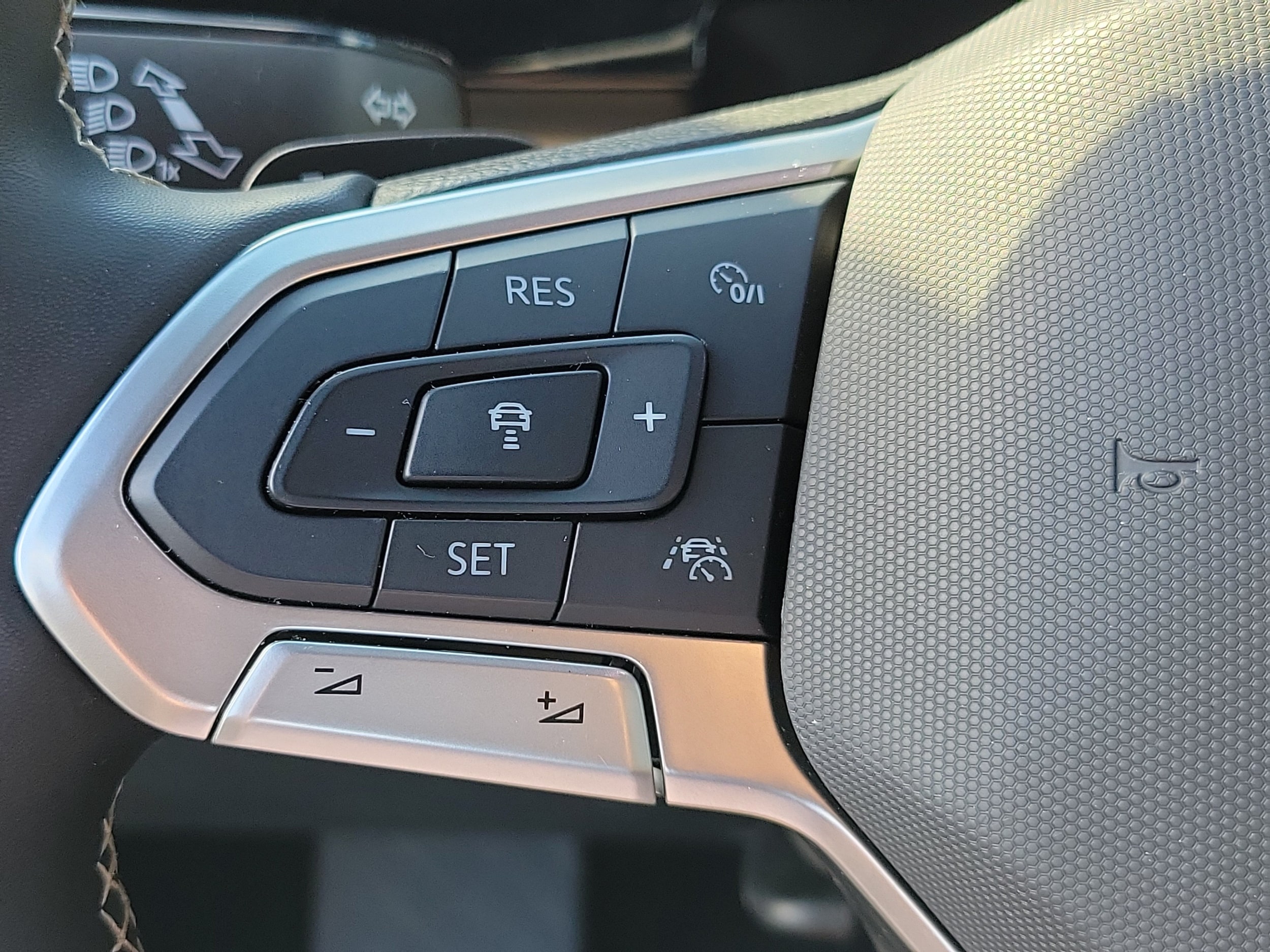 2024 Volkswagen Atlas Cross Sport SE w/Tech - Photo 19