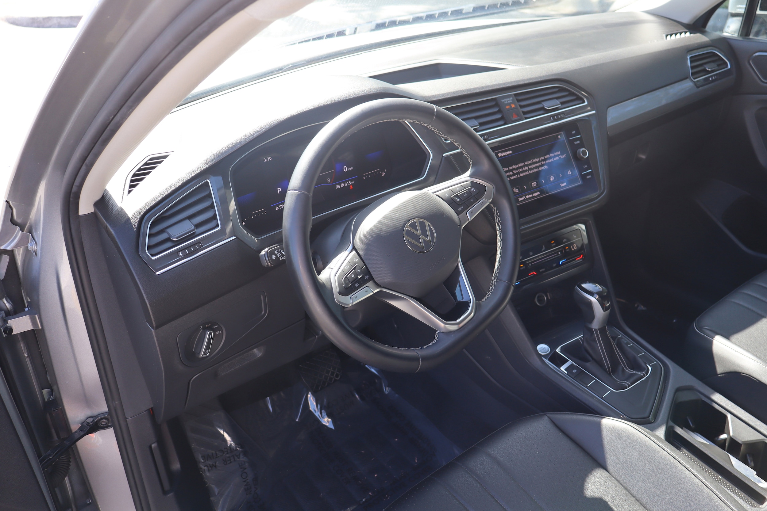 2023 Volkswagen Tiguan SE - Photo 16