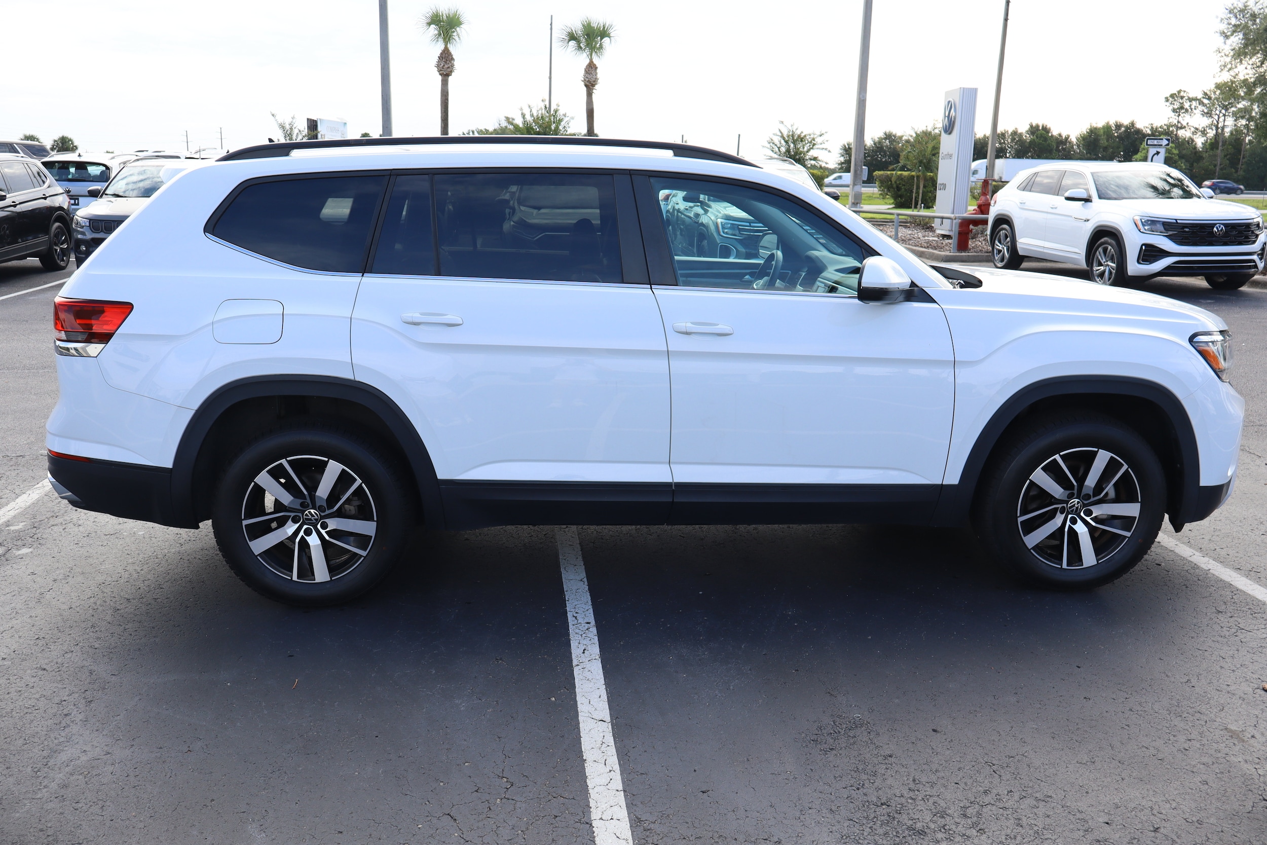 2023 Volkswagen Atlas SE - Photo 9