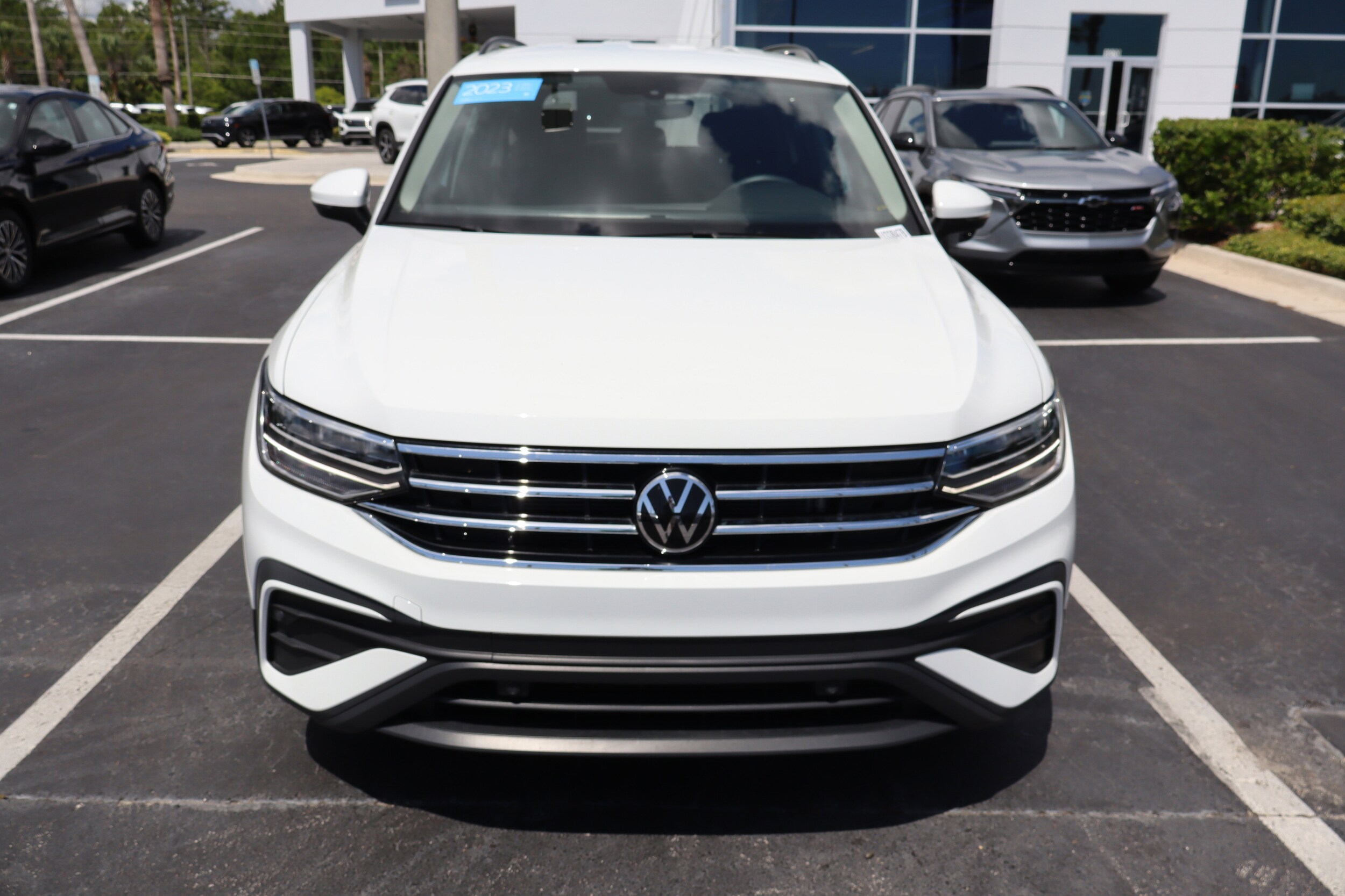 2023 Volkswagen Tiguan S photo 2