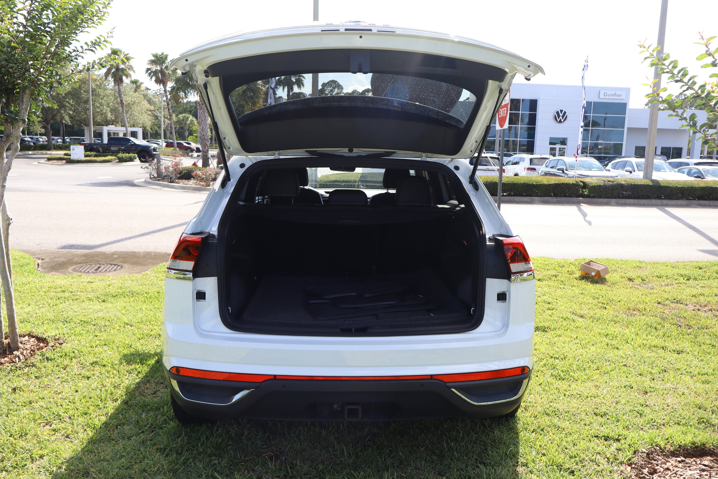 2022 Volkswagen Atlas Cross Sport SE w/Tech - Photo 7