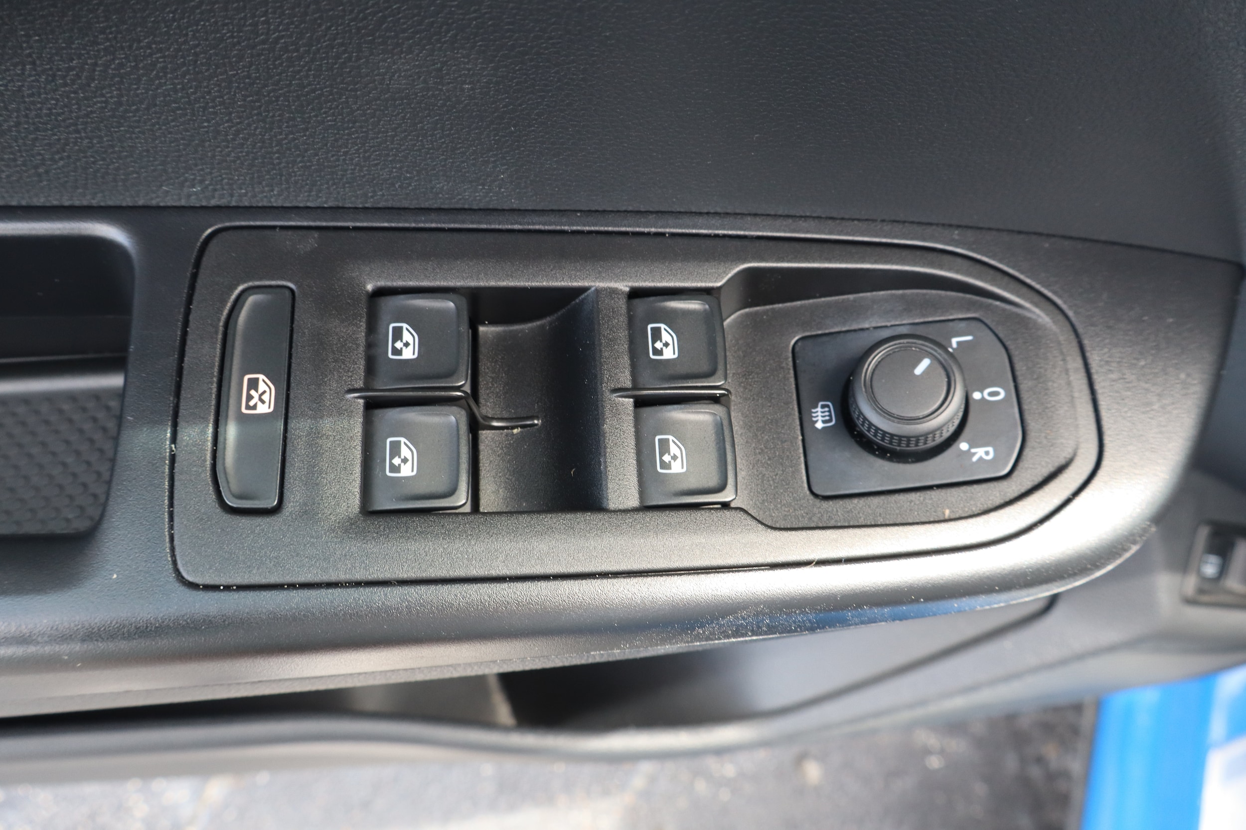 2023 Volkswagen Taos SE - Photo 18