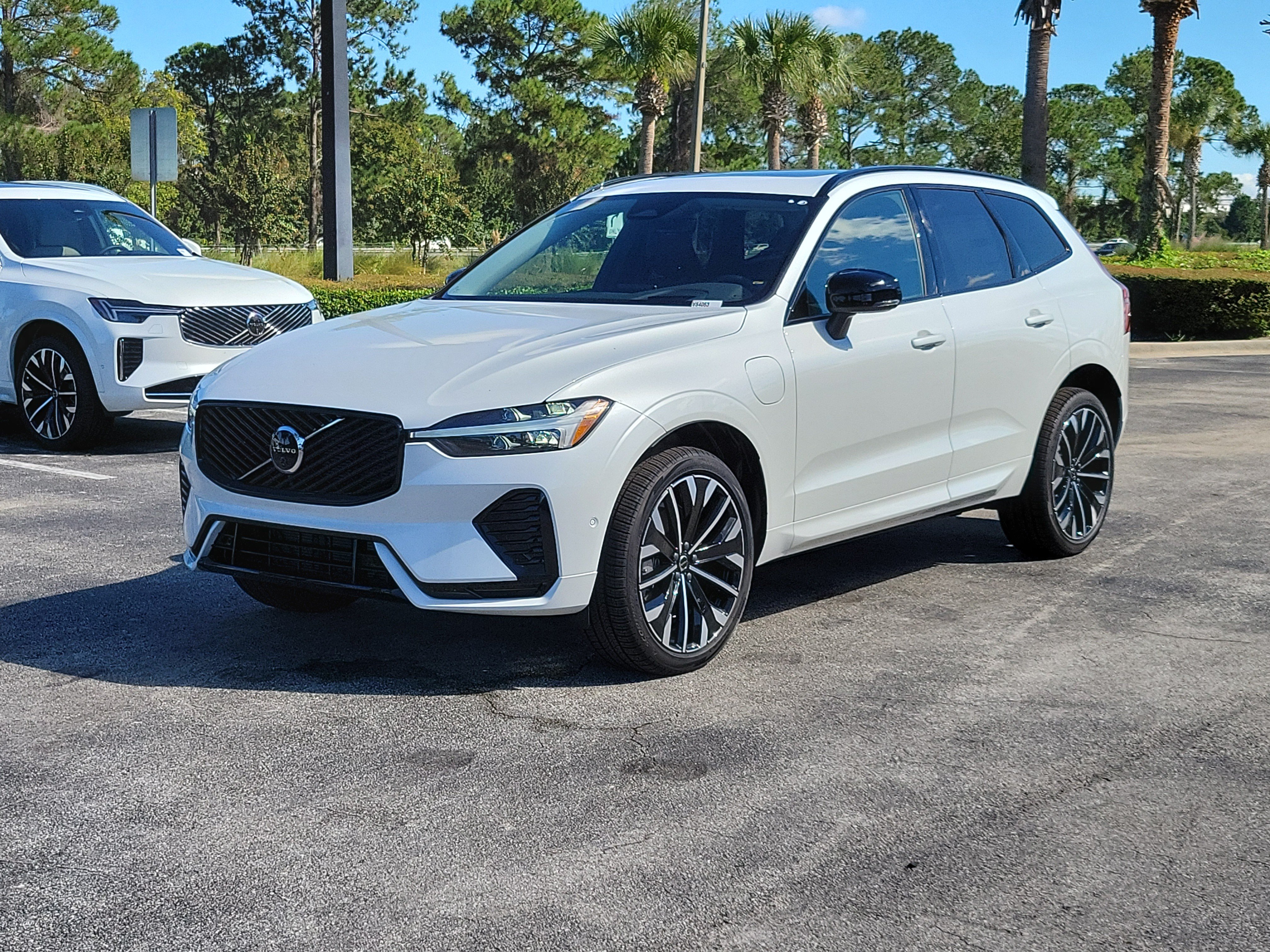 New 2027 Volvo XC60 Plug-In Hybrid T8 Ultra SUV