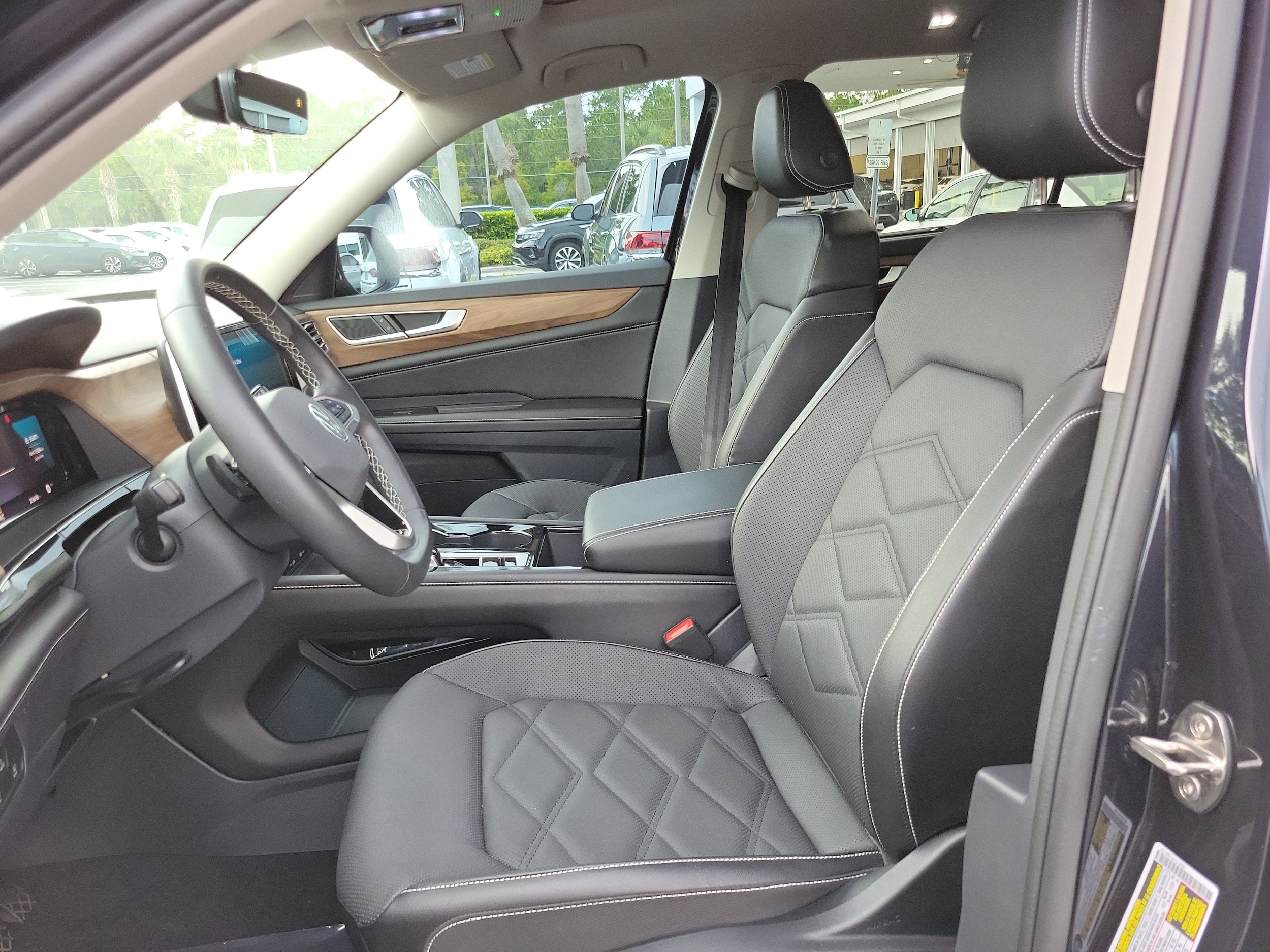 2024 Volkswagen Atlas SE w/Tech - Photo 15