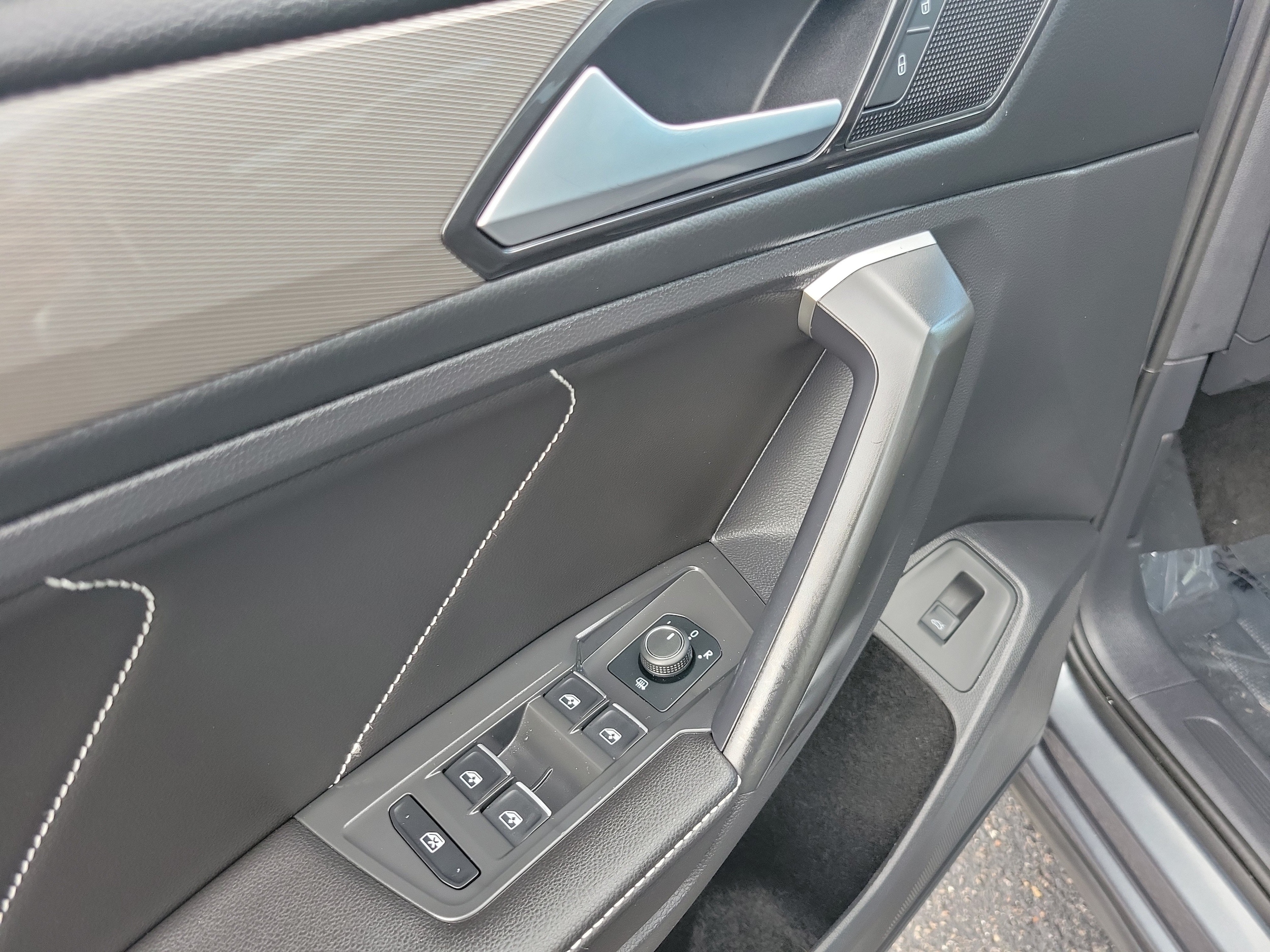 2024 Volkswagen Tiguan SE - Photo 13