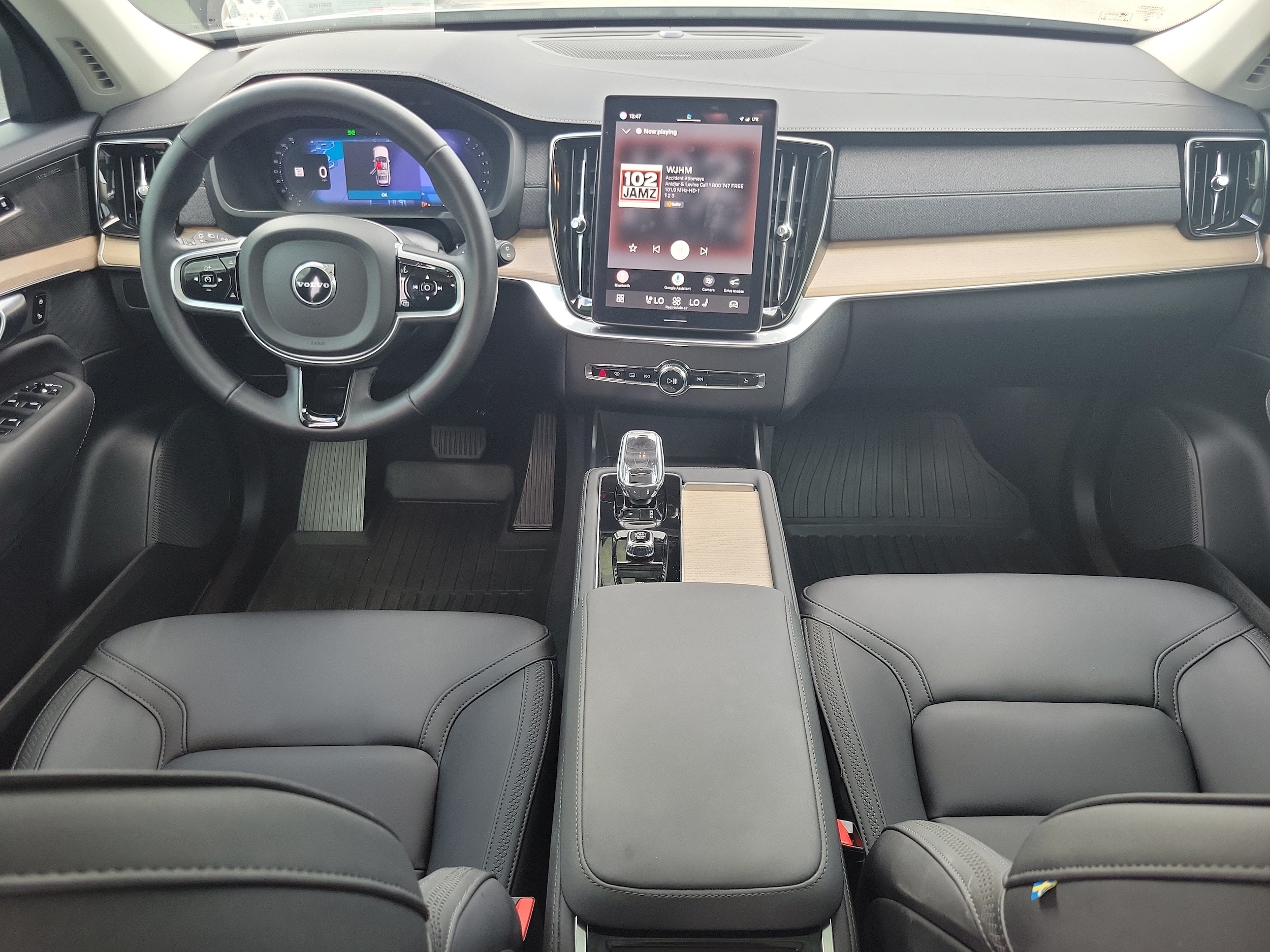 2025 Volvo XC90 Plus - Photo 10
