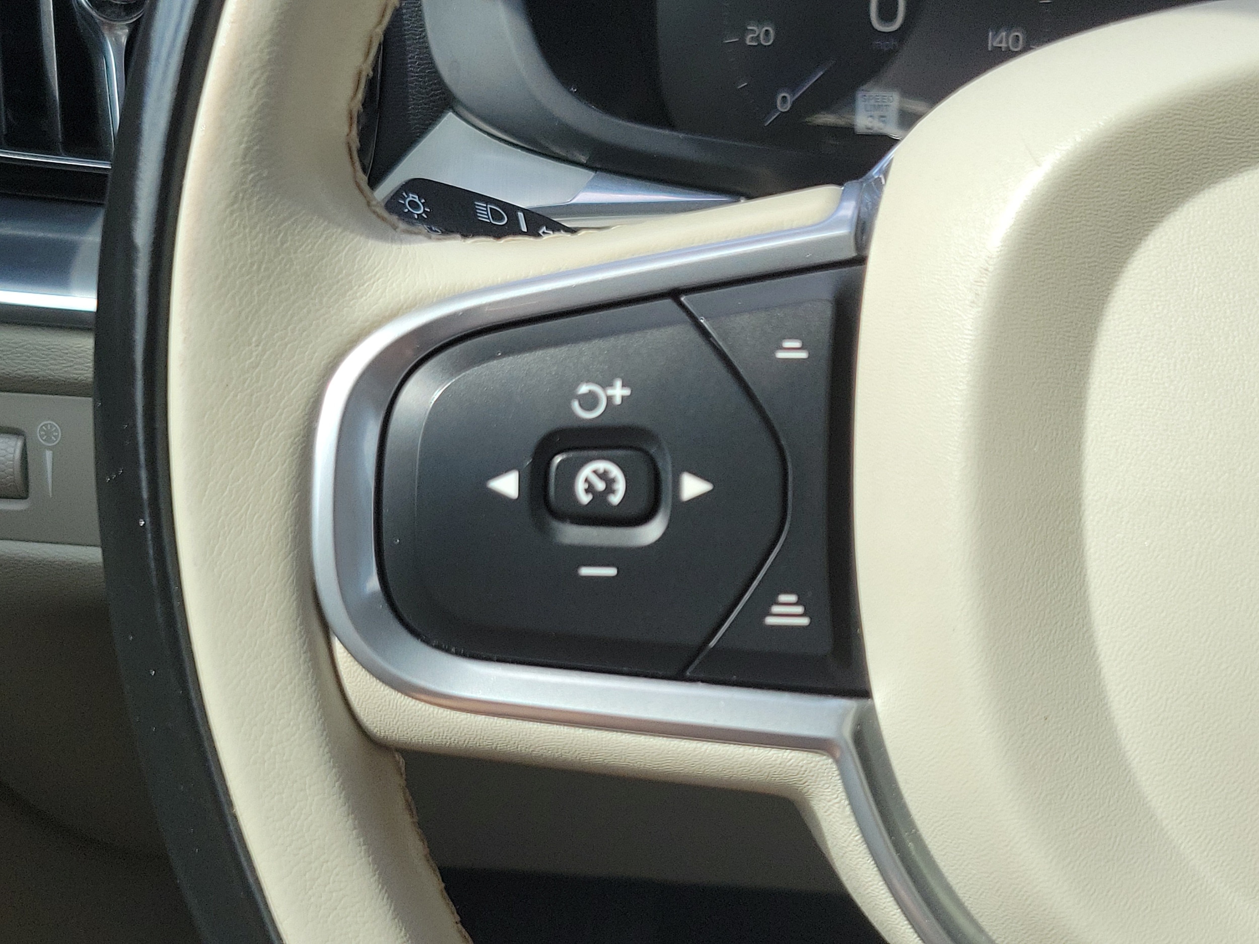 2018 Volvo XC60 Momentum - Photo 17