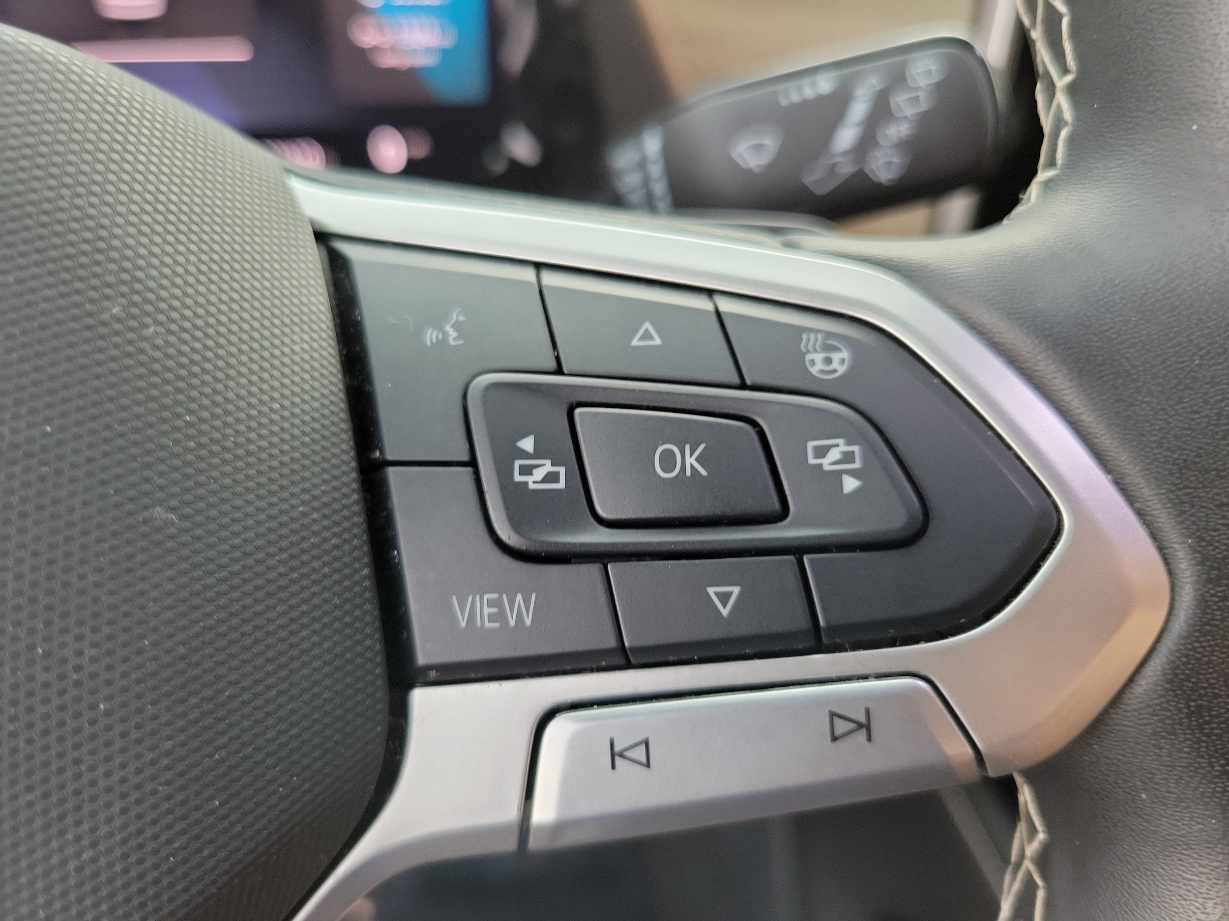 2024 Volkswagen Atlas SE w/Tech - Photo 18