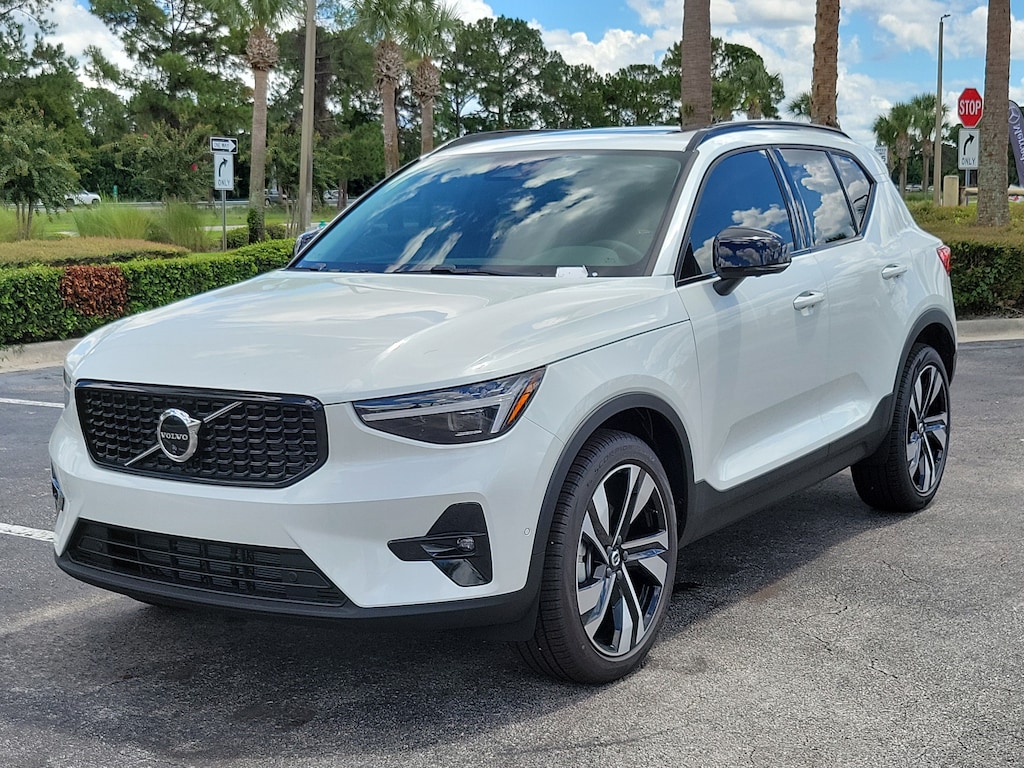 New 2026 Volvo XC40 B5 Plus SUV