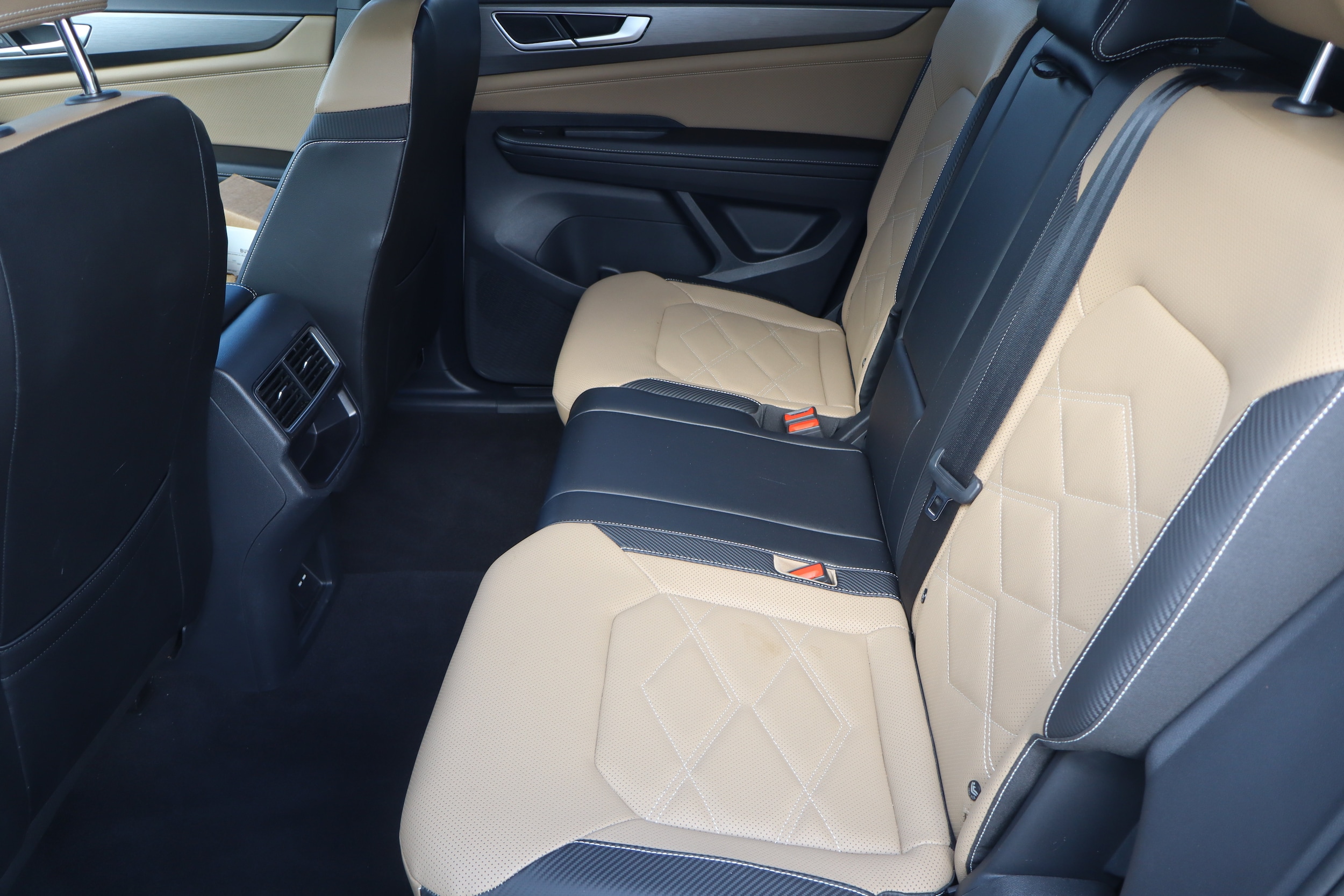 2024 Volkswagen Atlas Cross Sport SE w/Tech - Photo 13