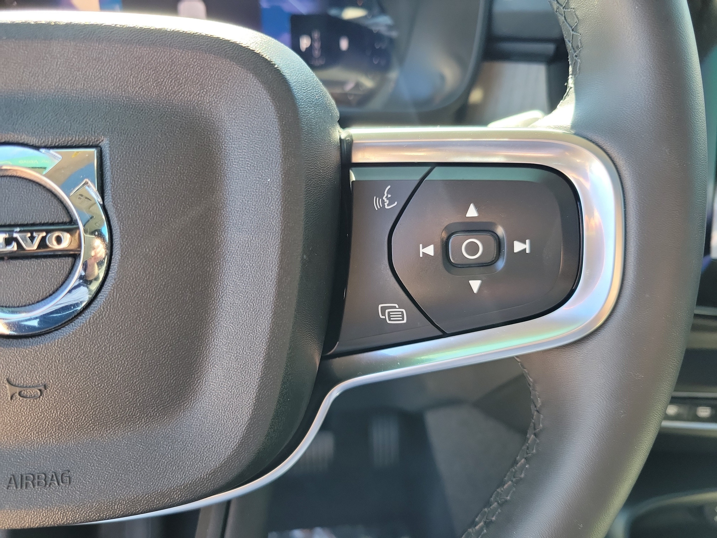 2023 Volvo XC40 Plus - Photo 21