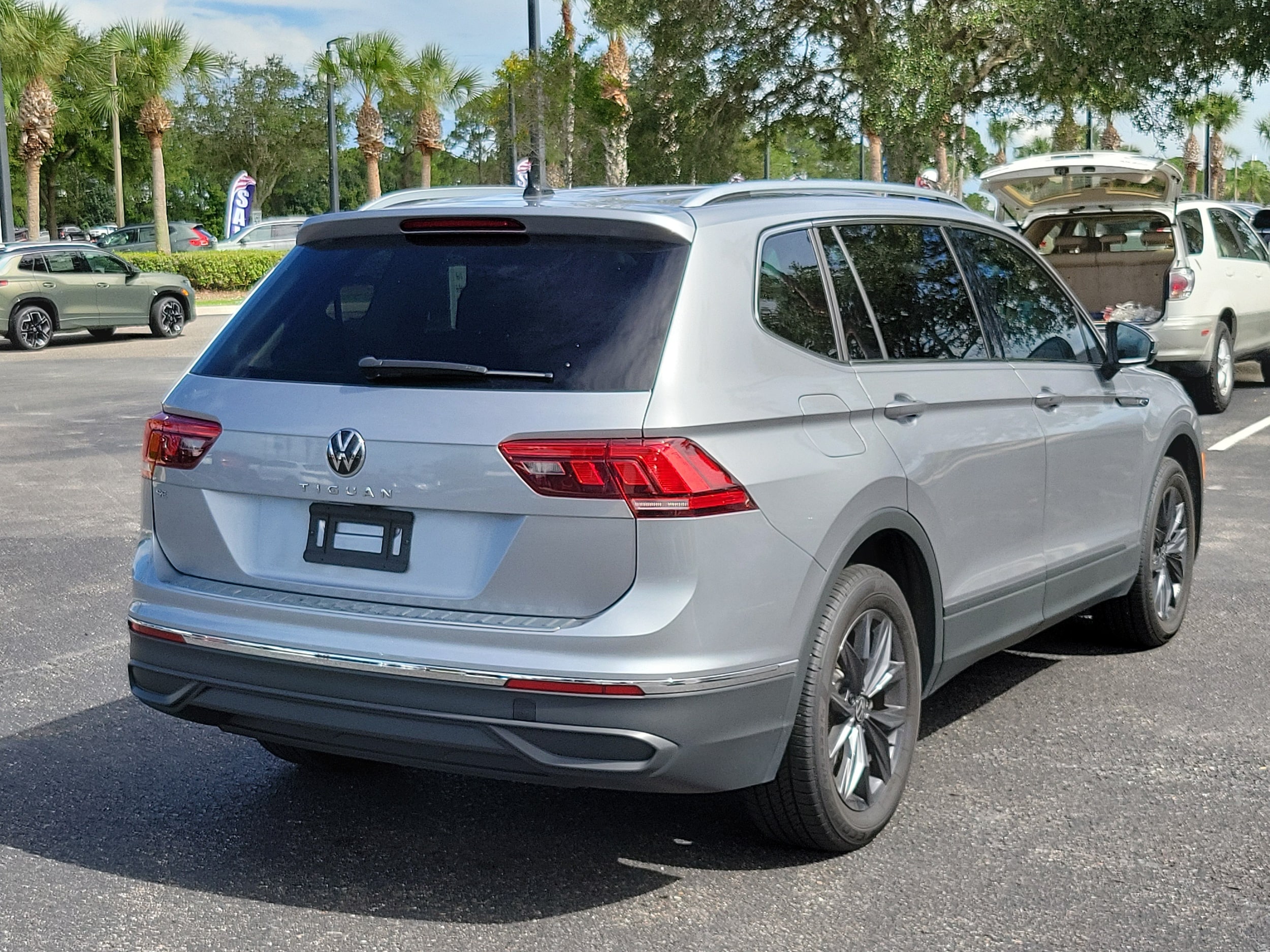 2023 Volkswagen Tiguan SE - Photo 4
