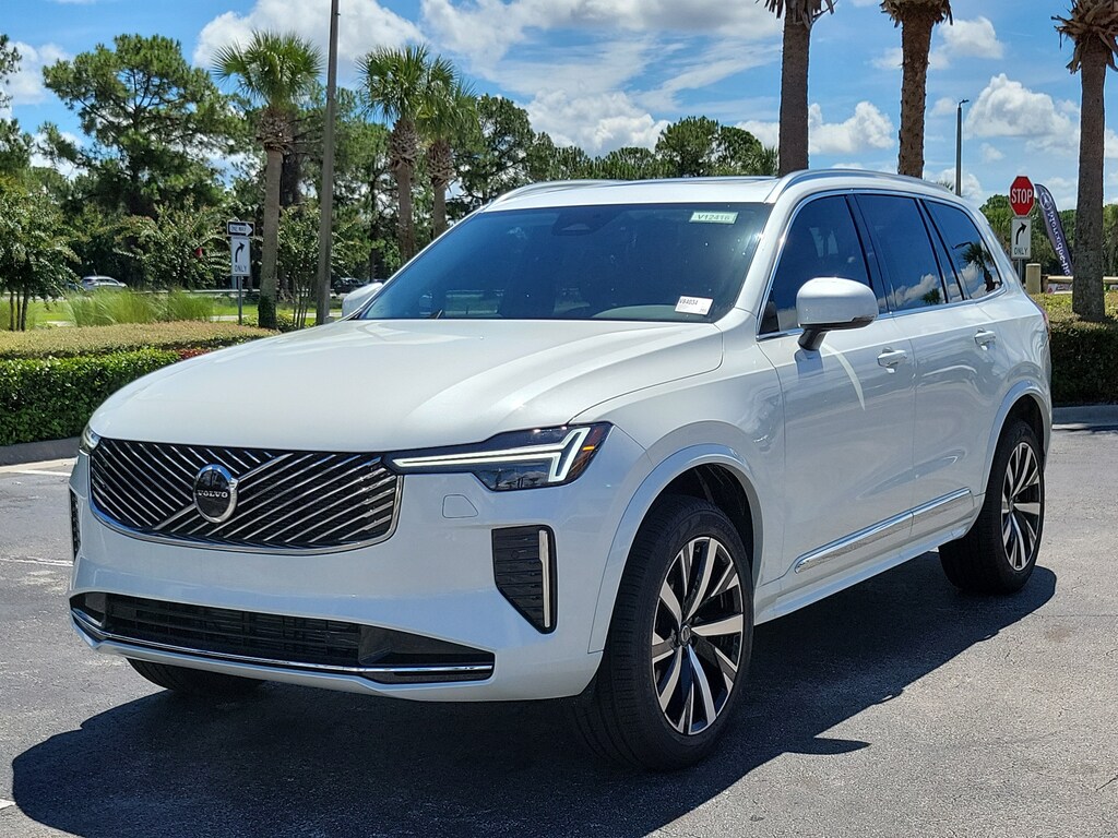 New 2026 Volvo XC90 B5 Core SUV