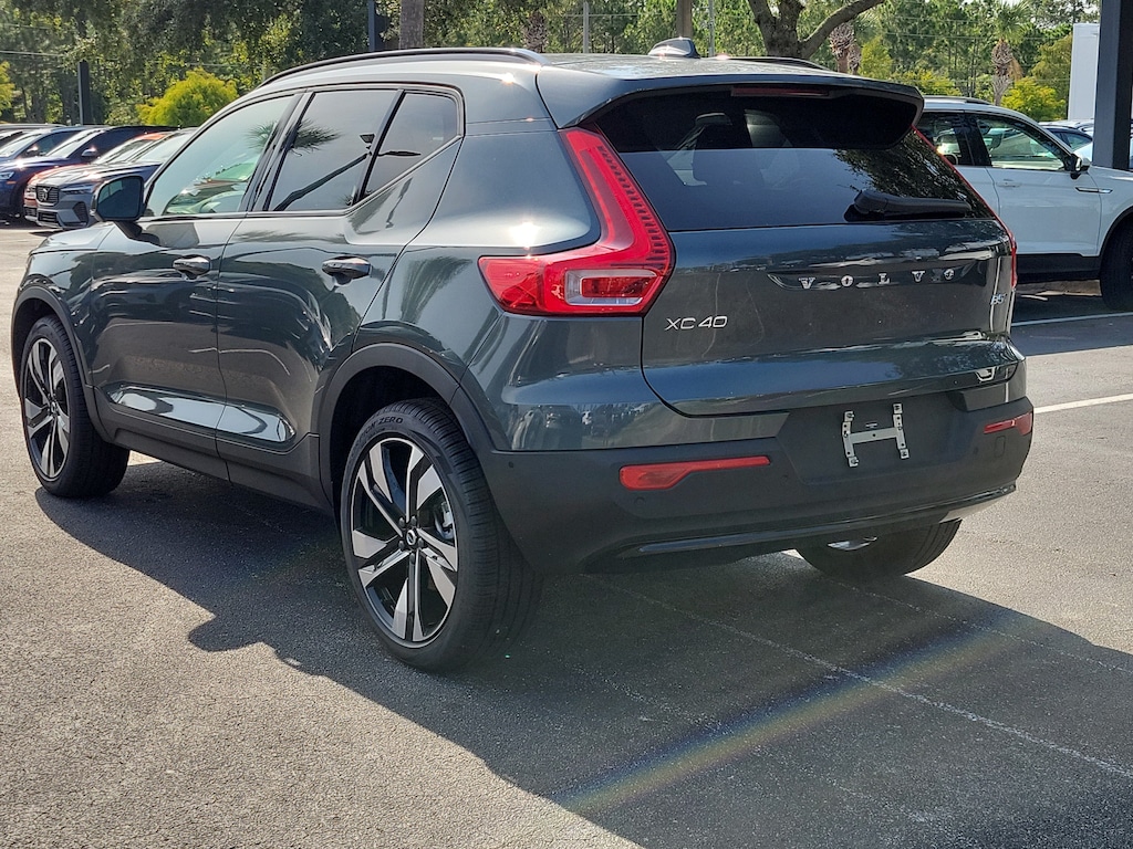 New 2026 Volvo XC40 B5 Plus SUV