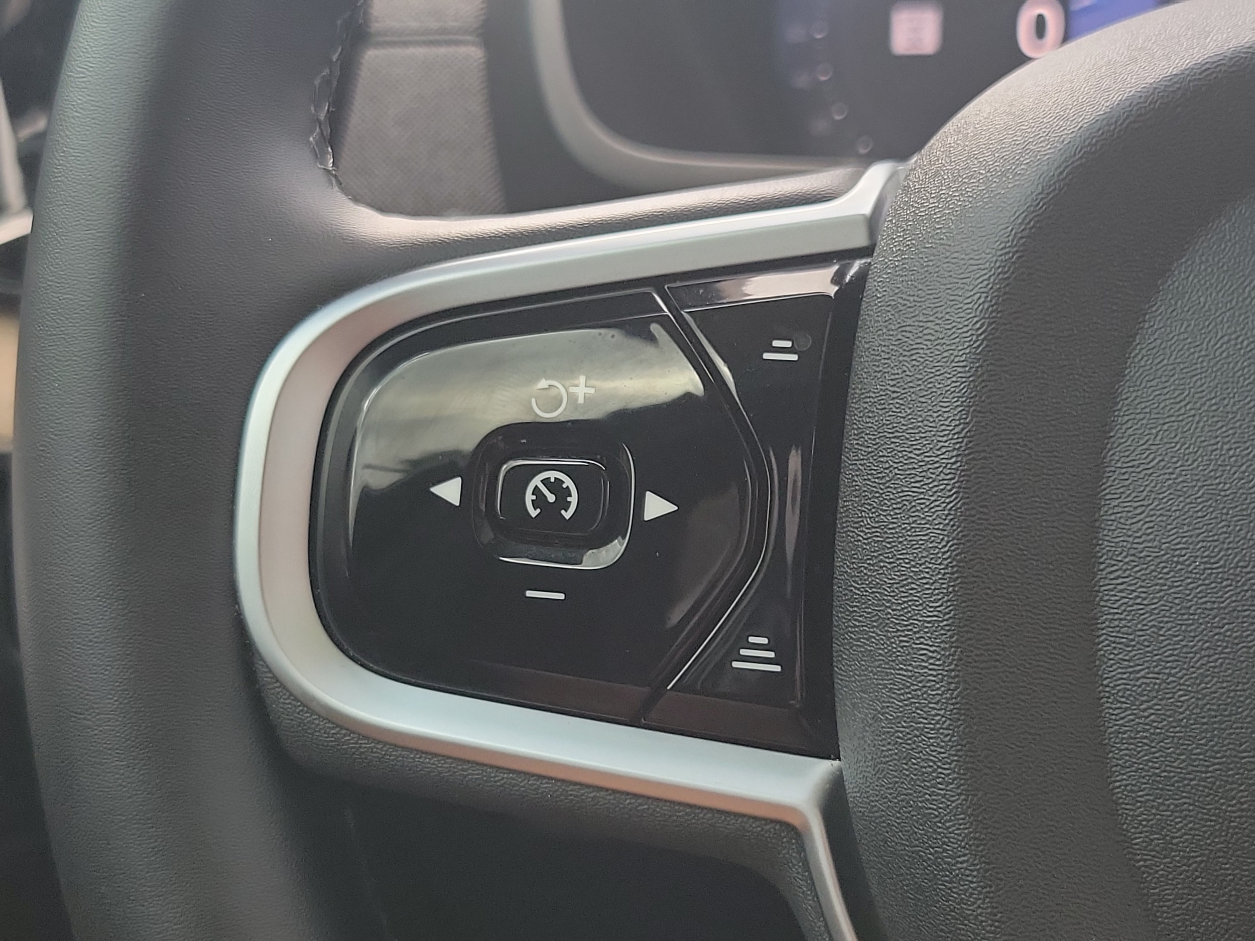 2025 Volvo XC90 Plus - Photo 17