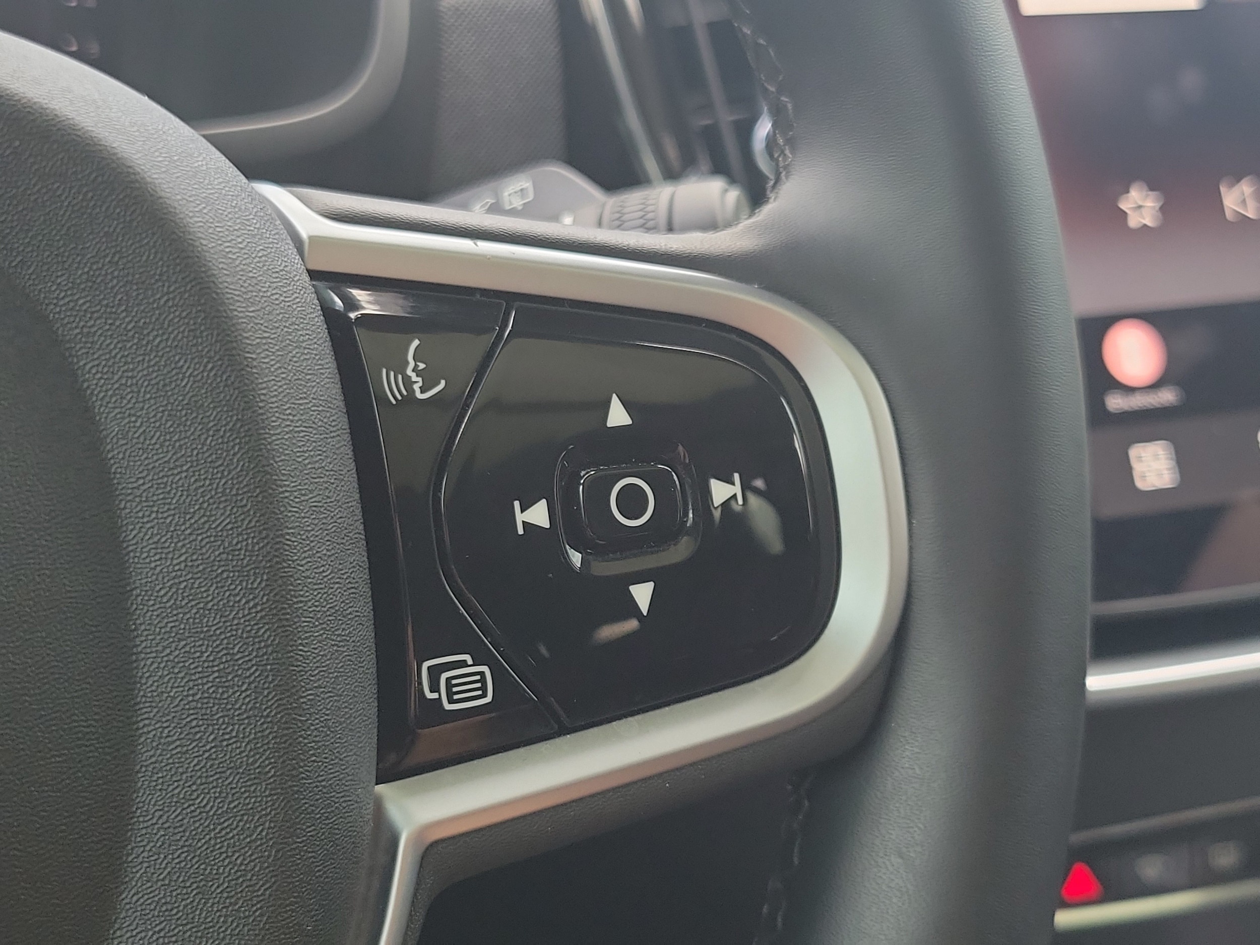 2025 Volvo XC90 Plus - Photo 18
