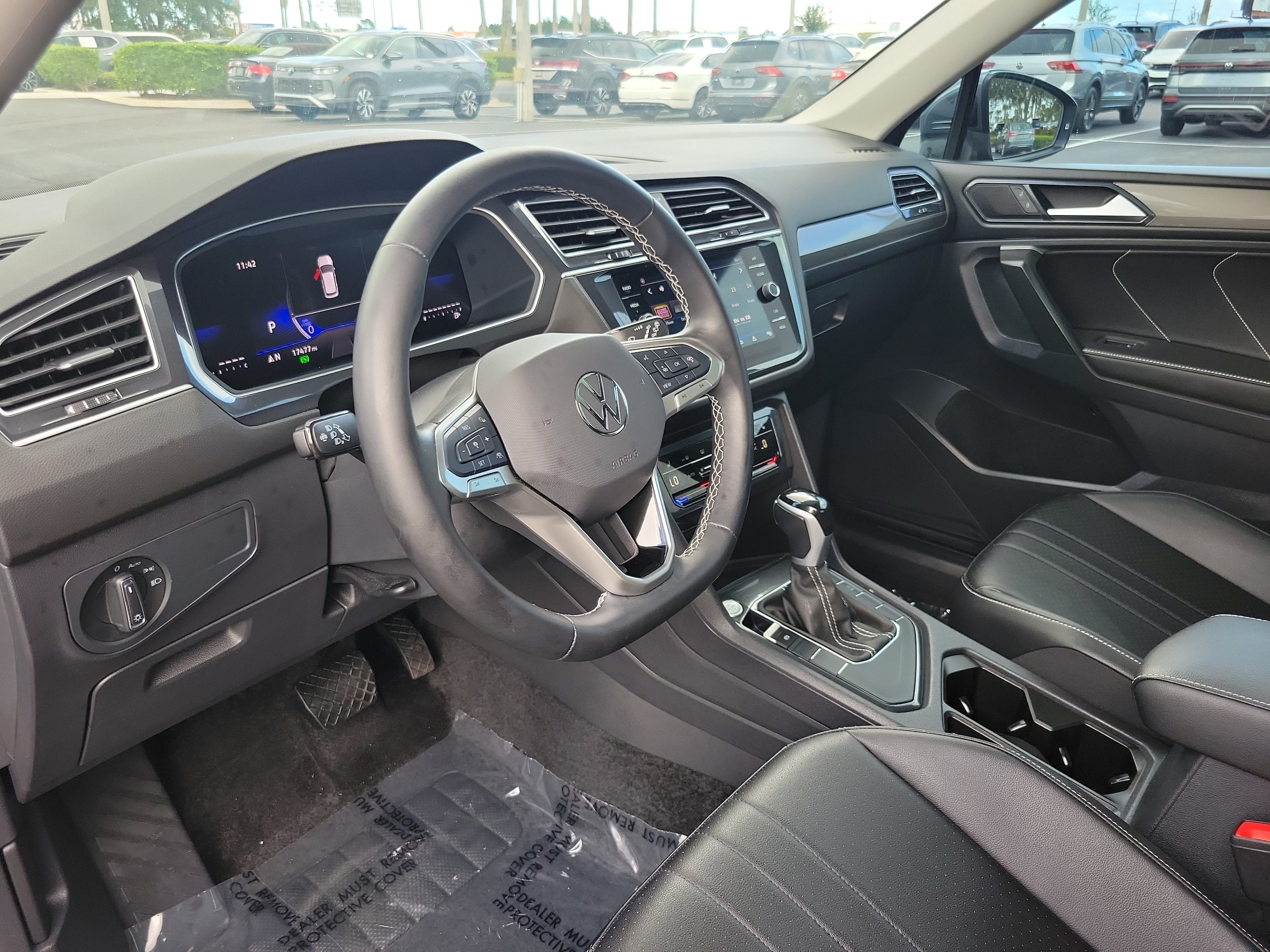 2024 Volkswagen Tiguan SE - Photo 14