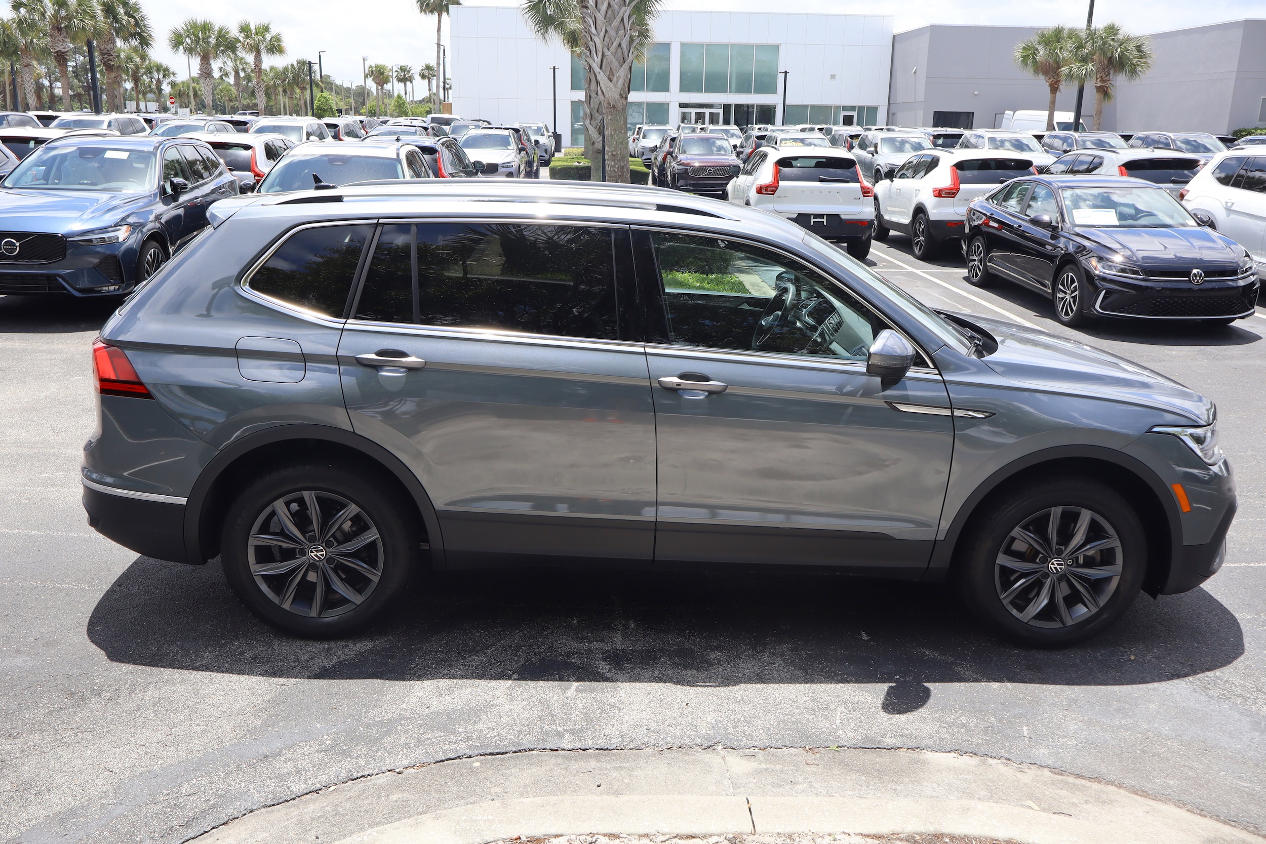 2023 Volkswagen Tiguan SE - Photo 8
