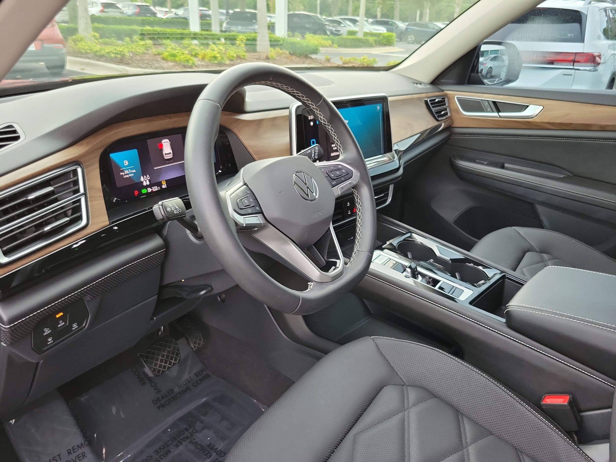 2024 Volkswagen Atlas SE w/Tech - Photo 14