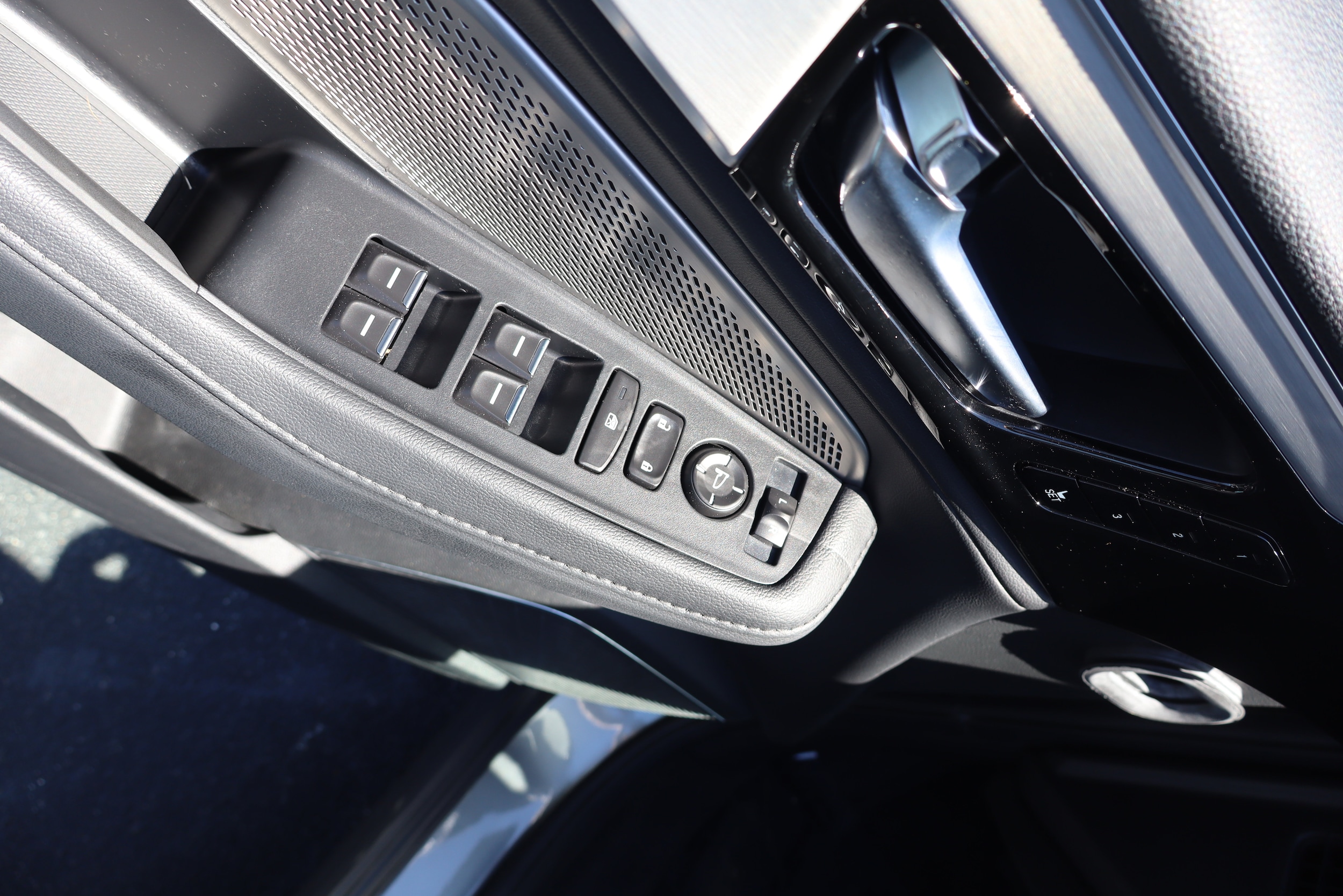 2023 Acura MDX Base - Photo 10
