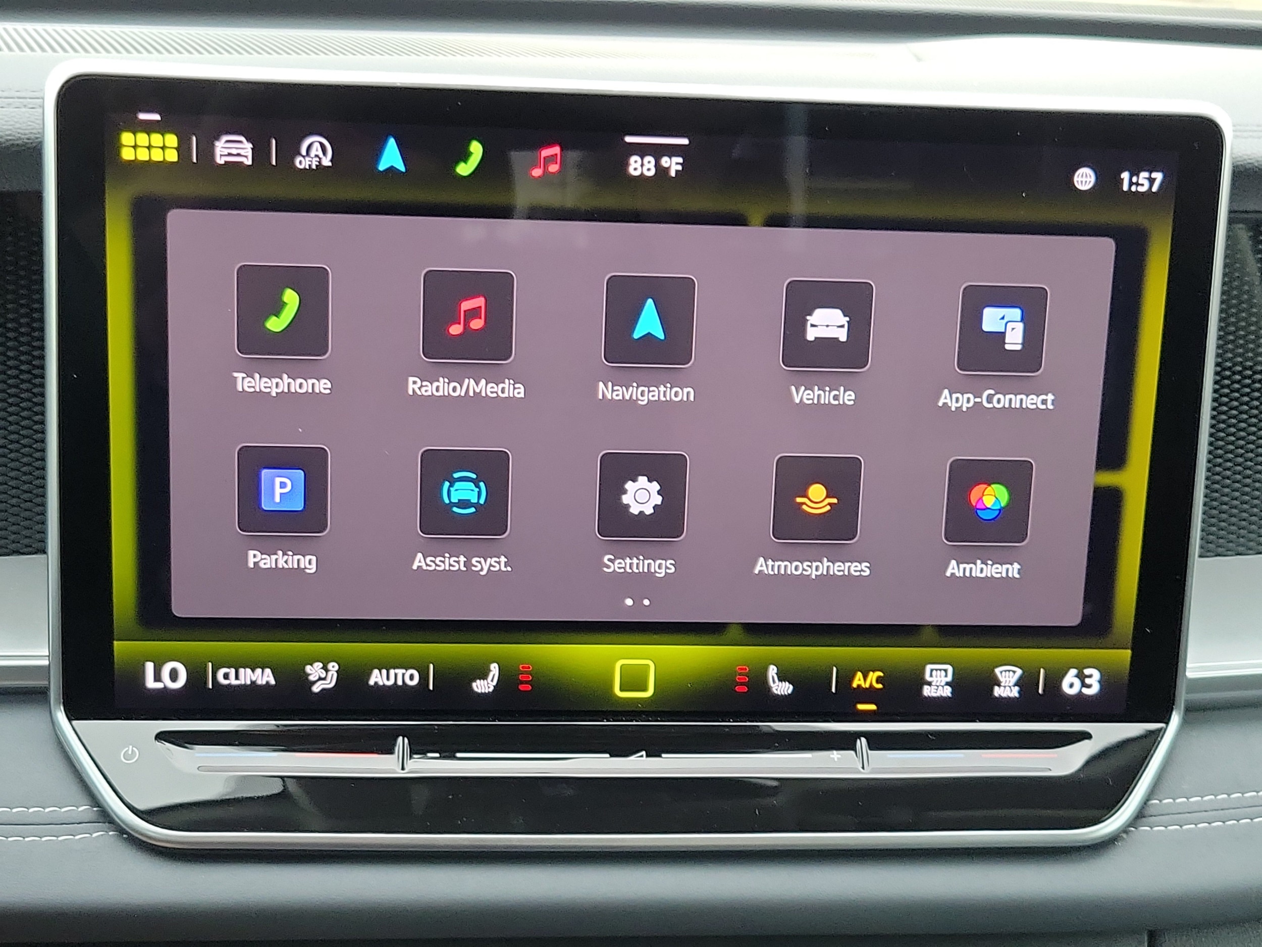 2025 Volkswagen Tiguan SE - Photo 19