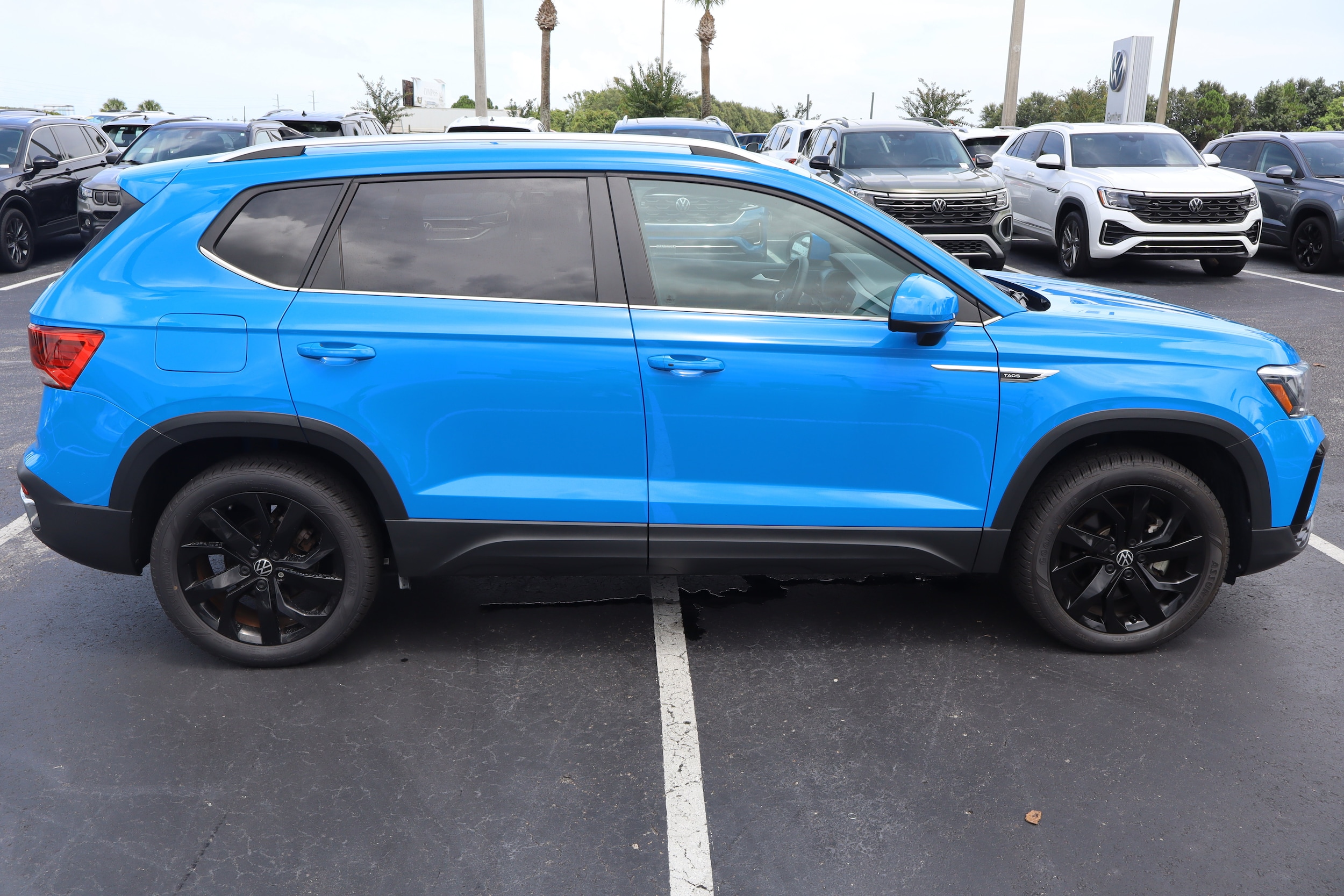 2023 Volkswagen Taos SE - Photo 8