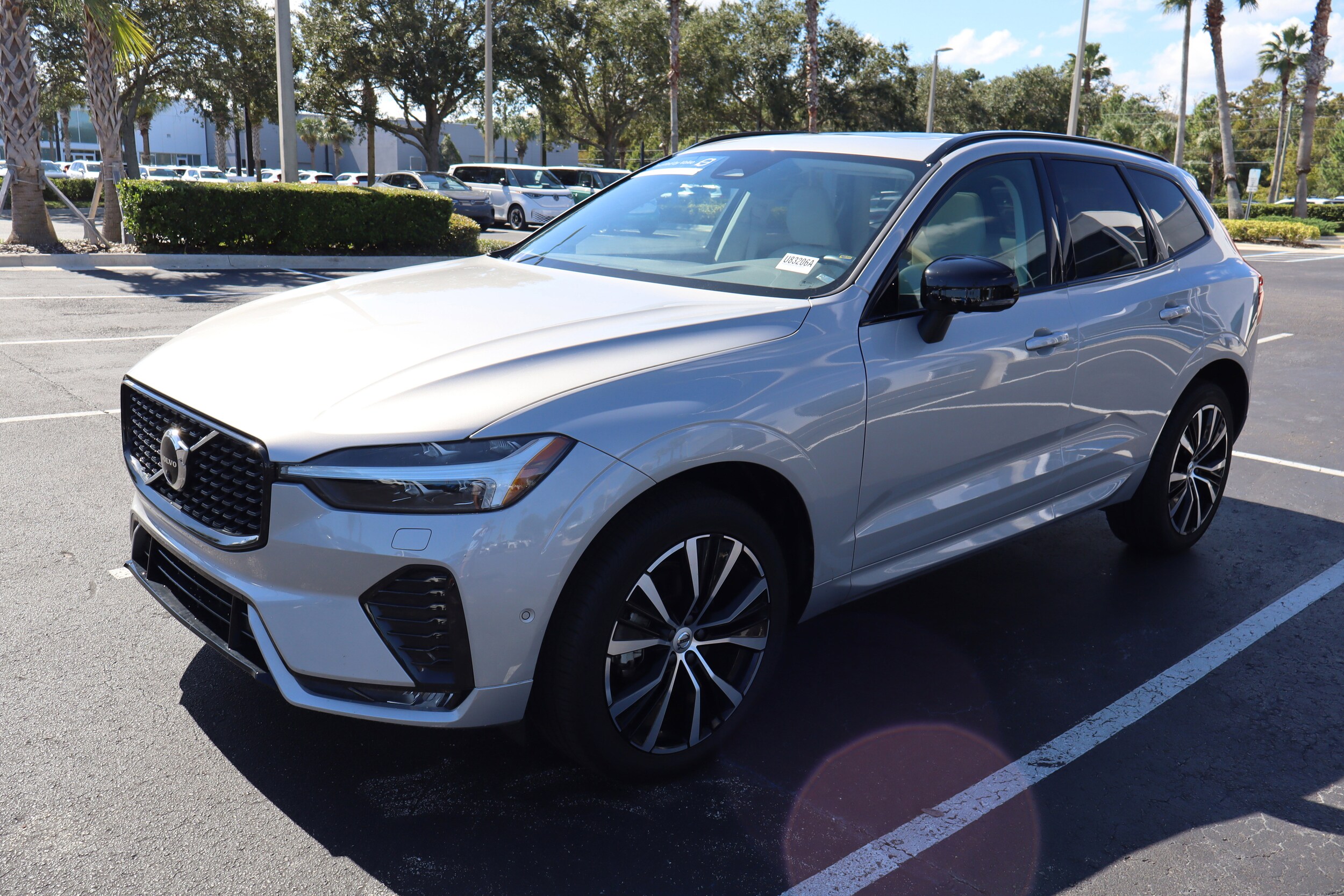 2024 Volvo XC60 B5 Plus photo 2