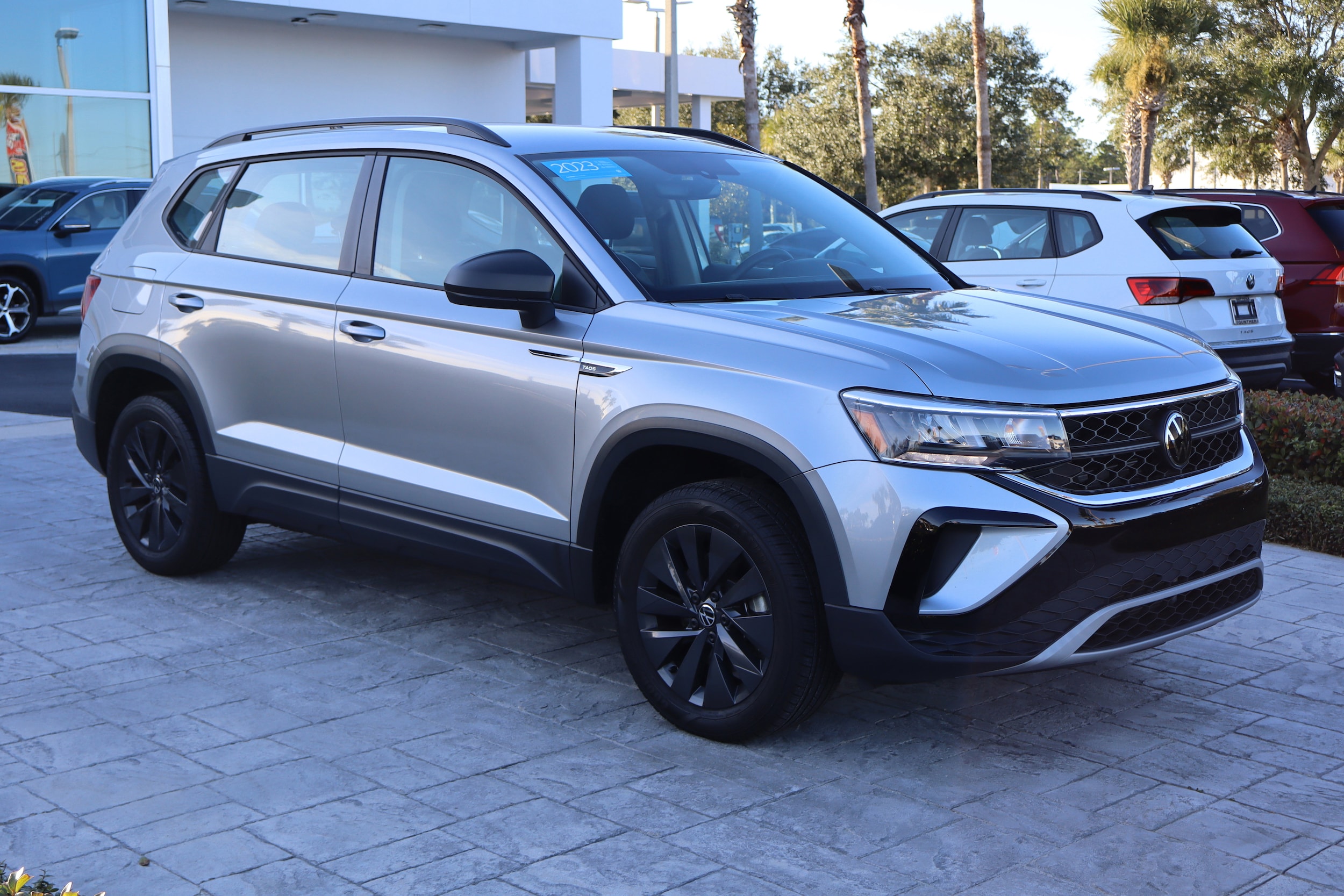 2023 Volkswagen Taos S's photo