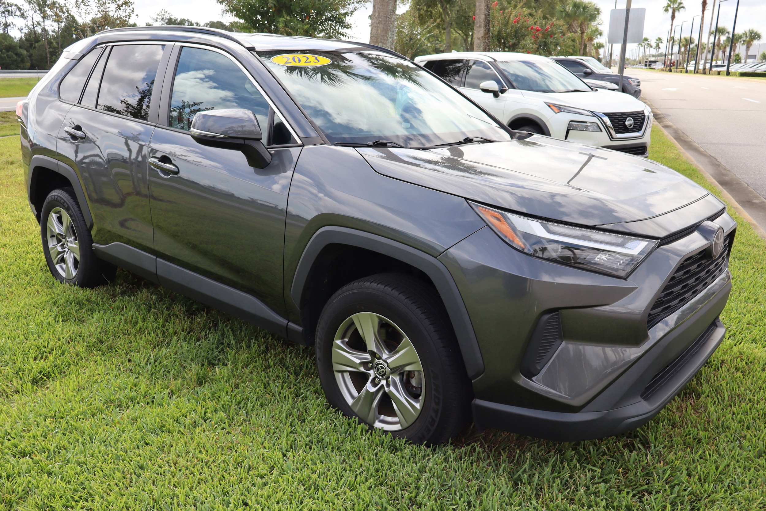 2023 Toyota RAV4 XLE's photo