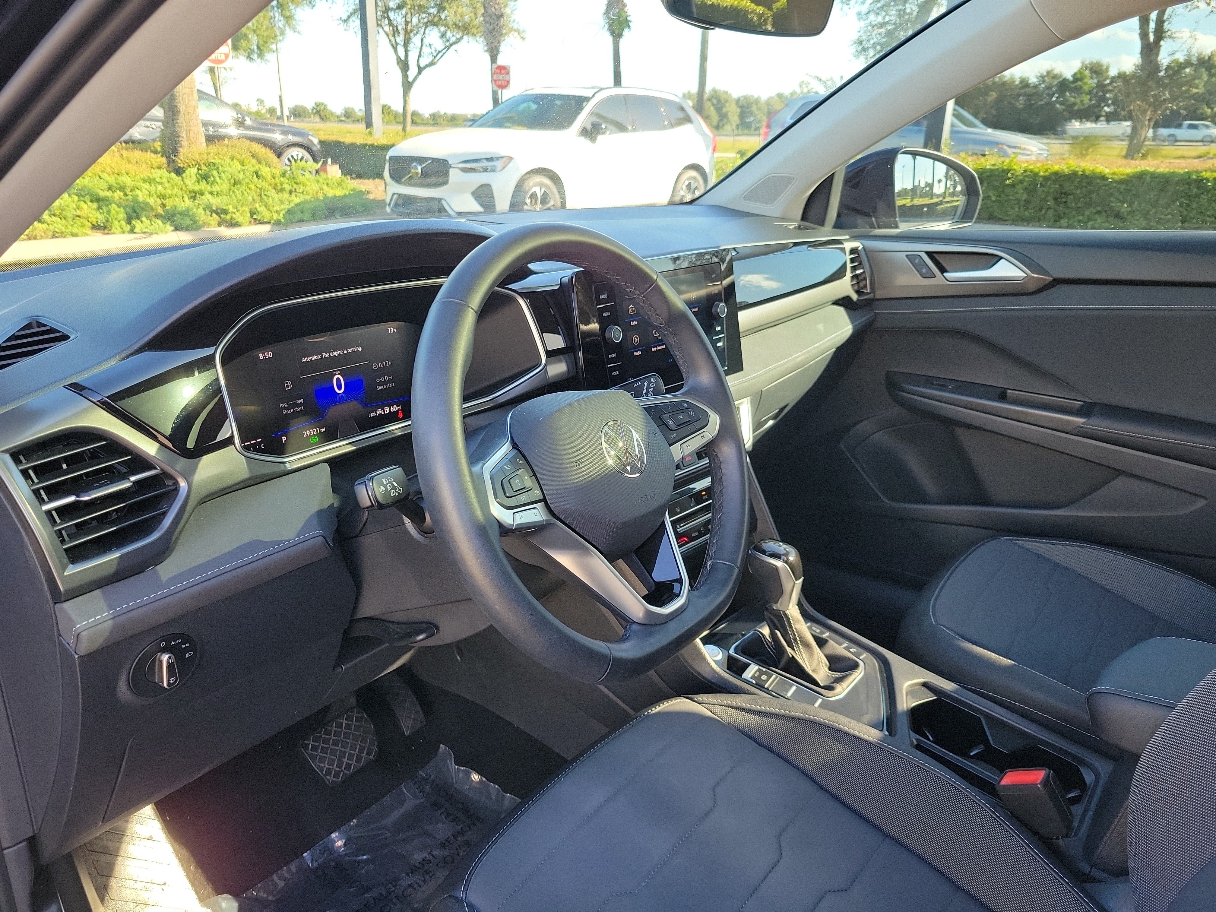 2025 Volkswagen Taos SE Black - Photo 16
