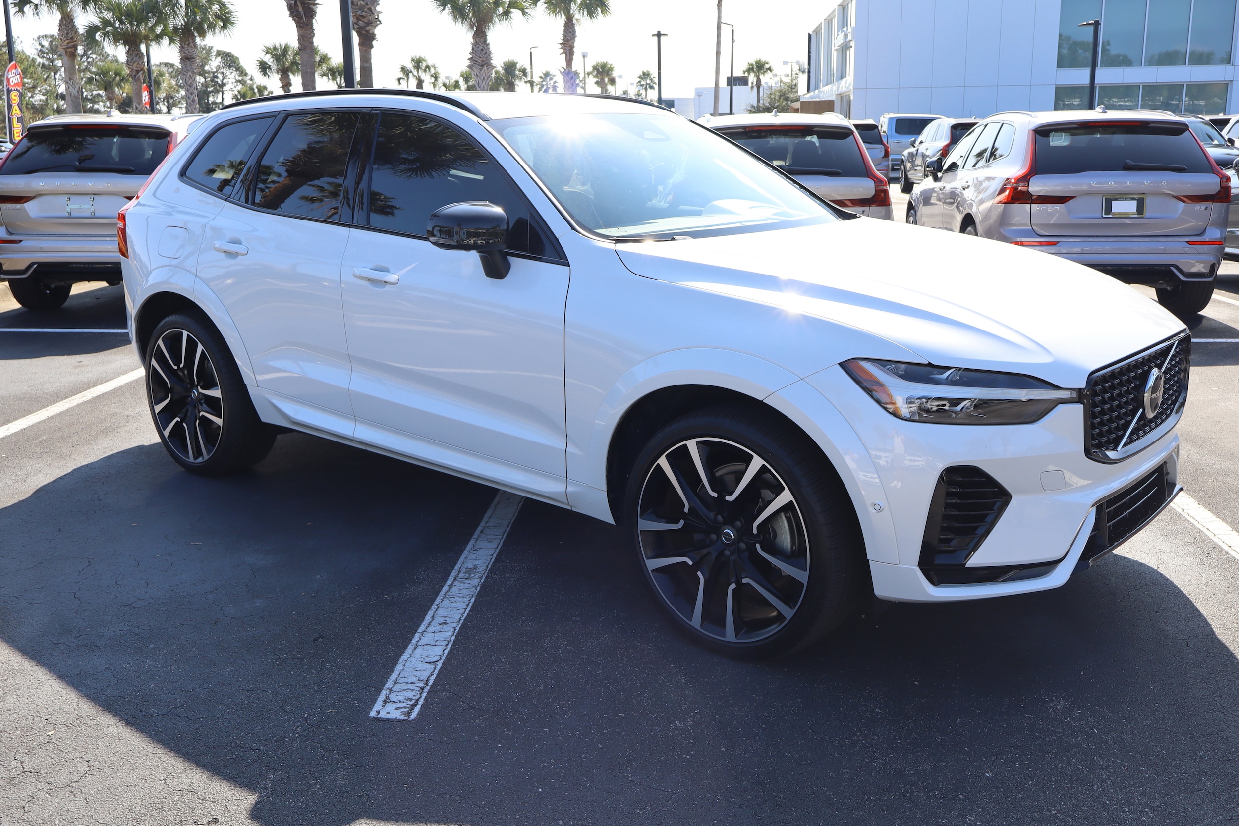 2024 Volvo XC60 Ultimate's photo