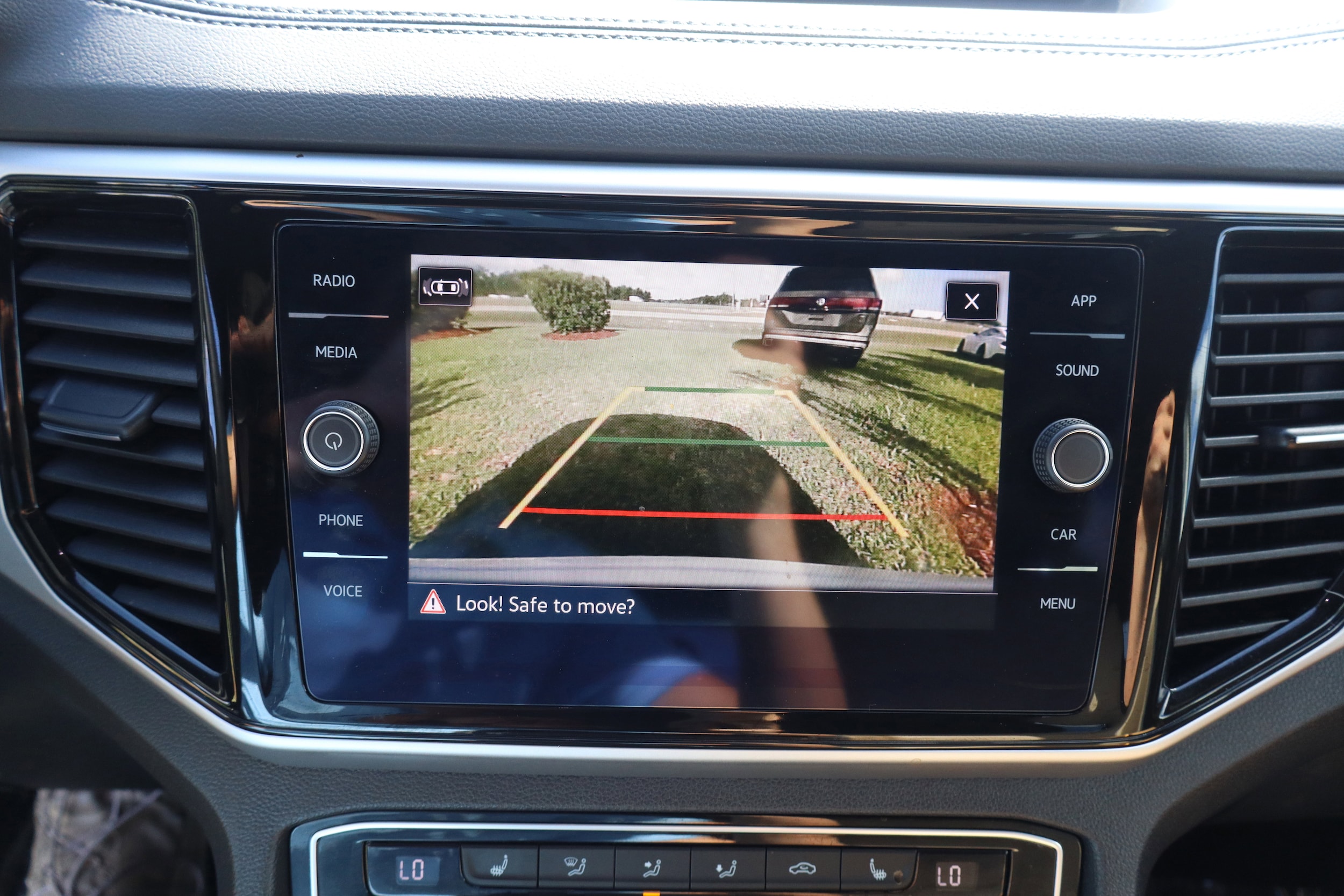 2022 Volkswagen Atlas Cross Sport SE w/Tech - Photo 24