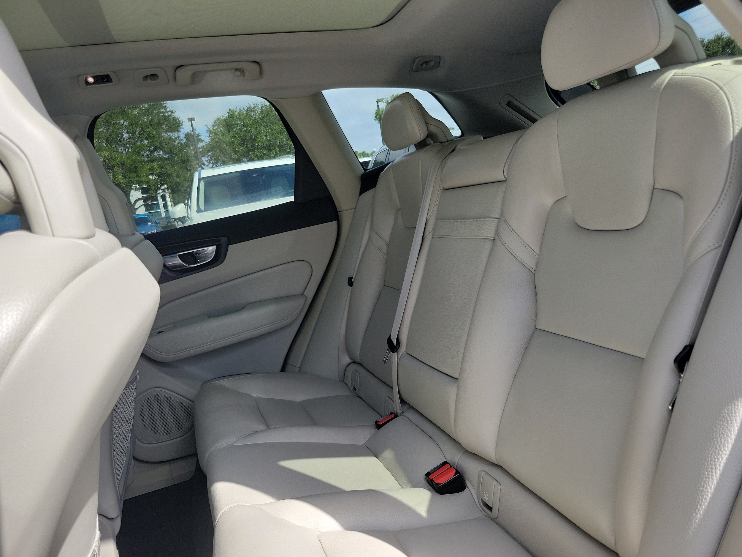 2018 Volvo XC60 Momentum - Photo 8