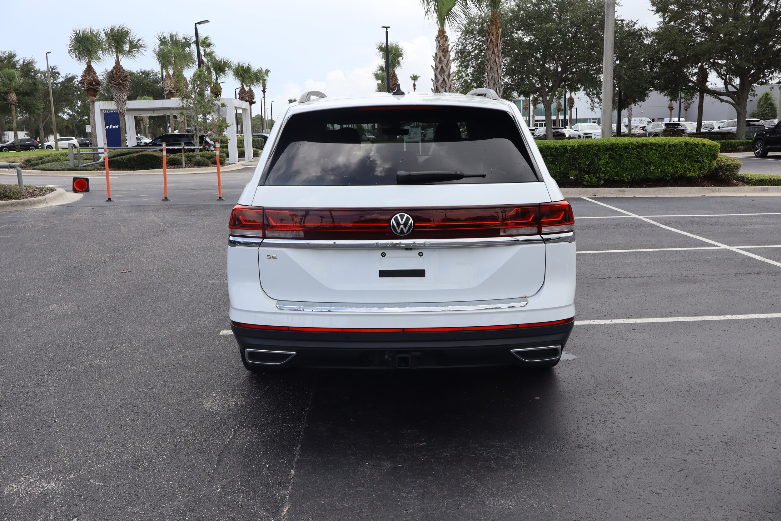 2024 Volkswagen Atlas SE w/Tech - Photo 6