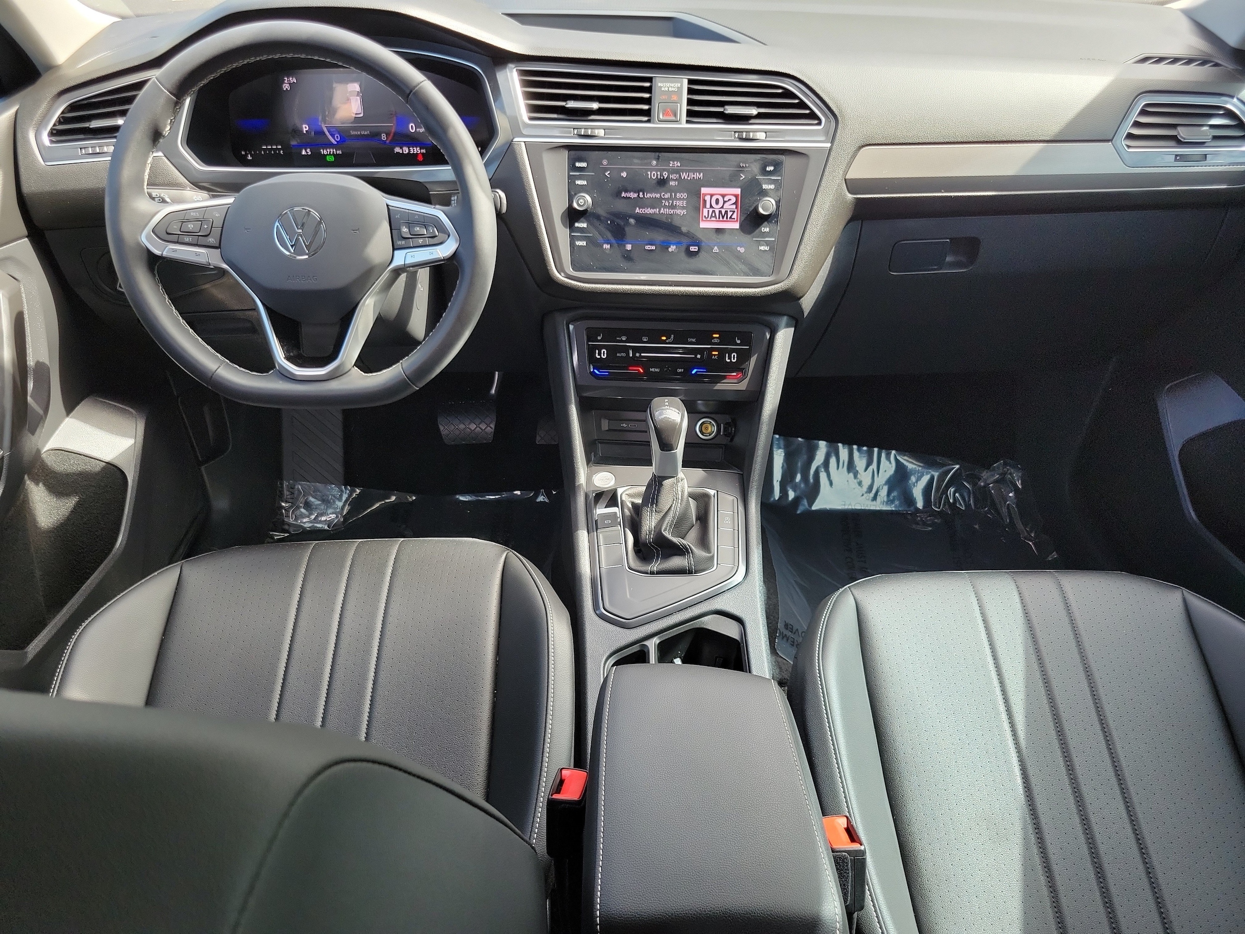 2023 Volkswagen Tiguan SE - Photo 10