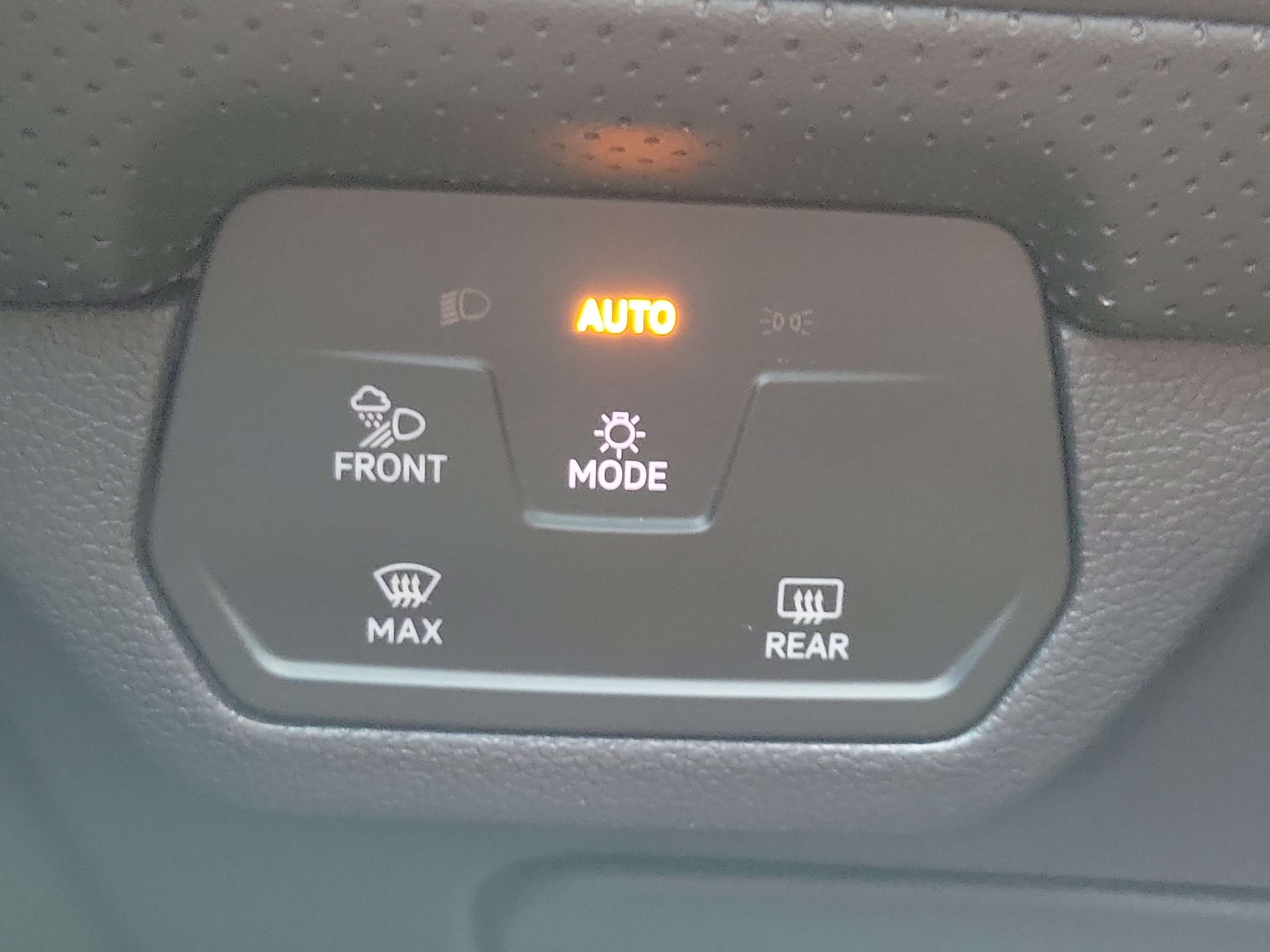 2024 Volkswagen Atlas SE w/Tech - Photo 25