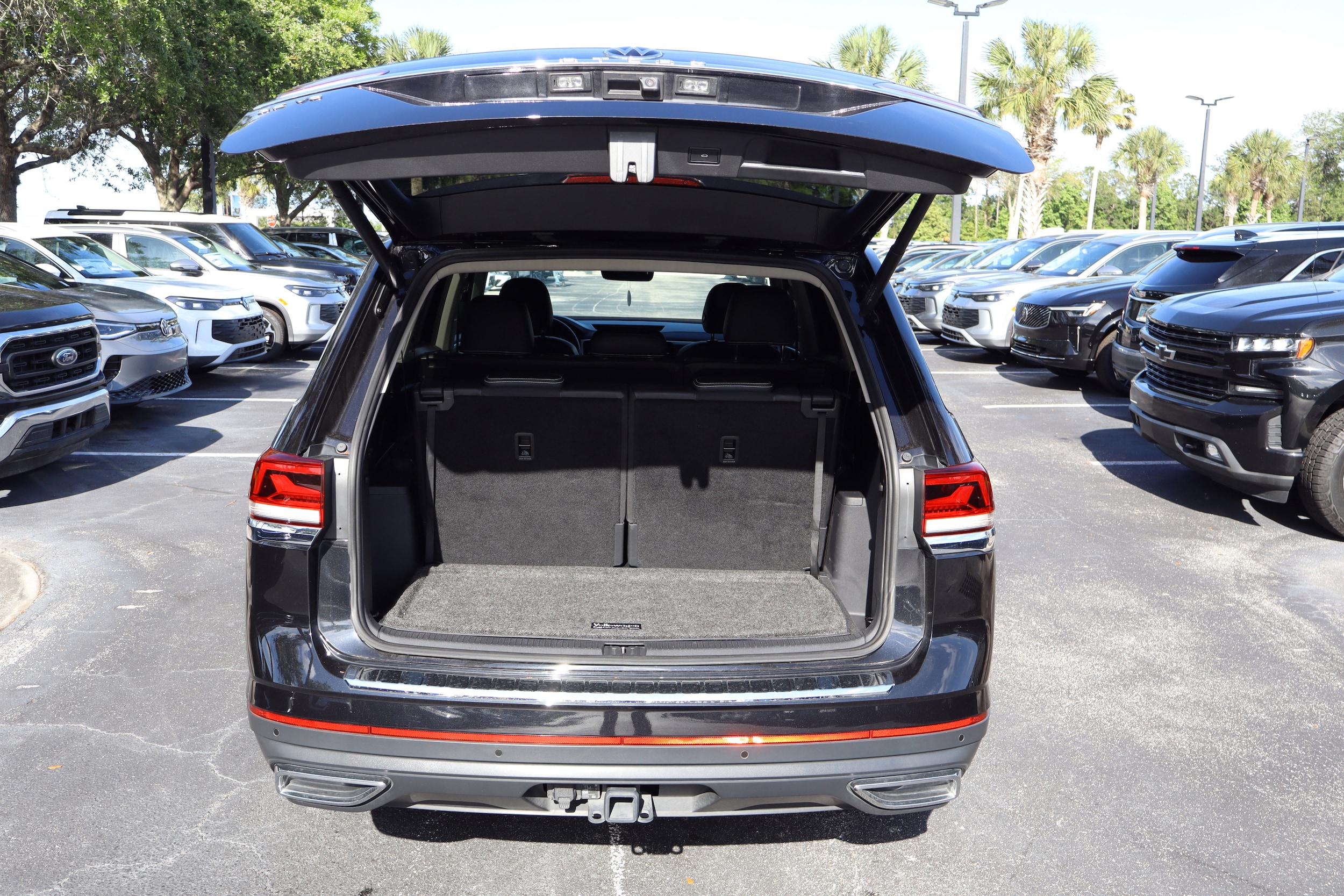 2023 Volkswagen Atlas SE w/Tech - Photo 10