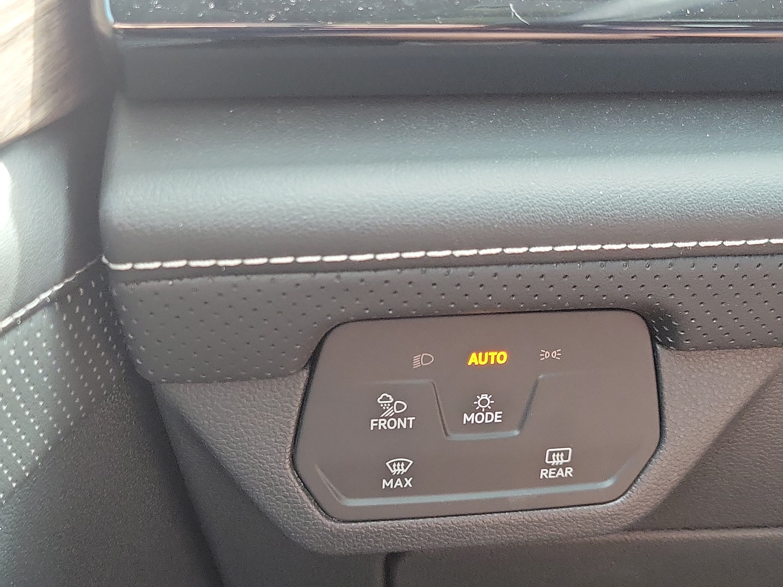 2024 Volkswagen Atlas SEL - Photo 29