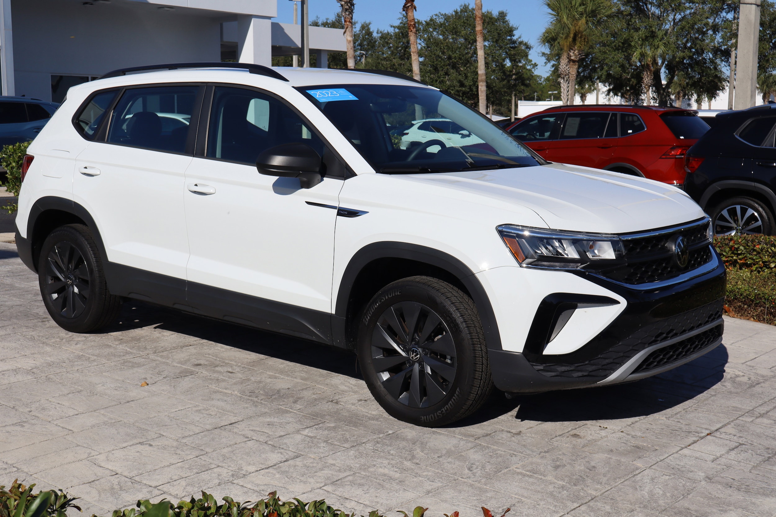 2023 Volkswagen Taos S's photo