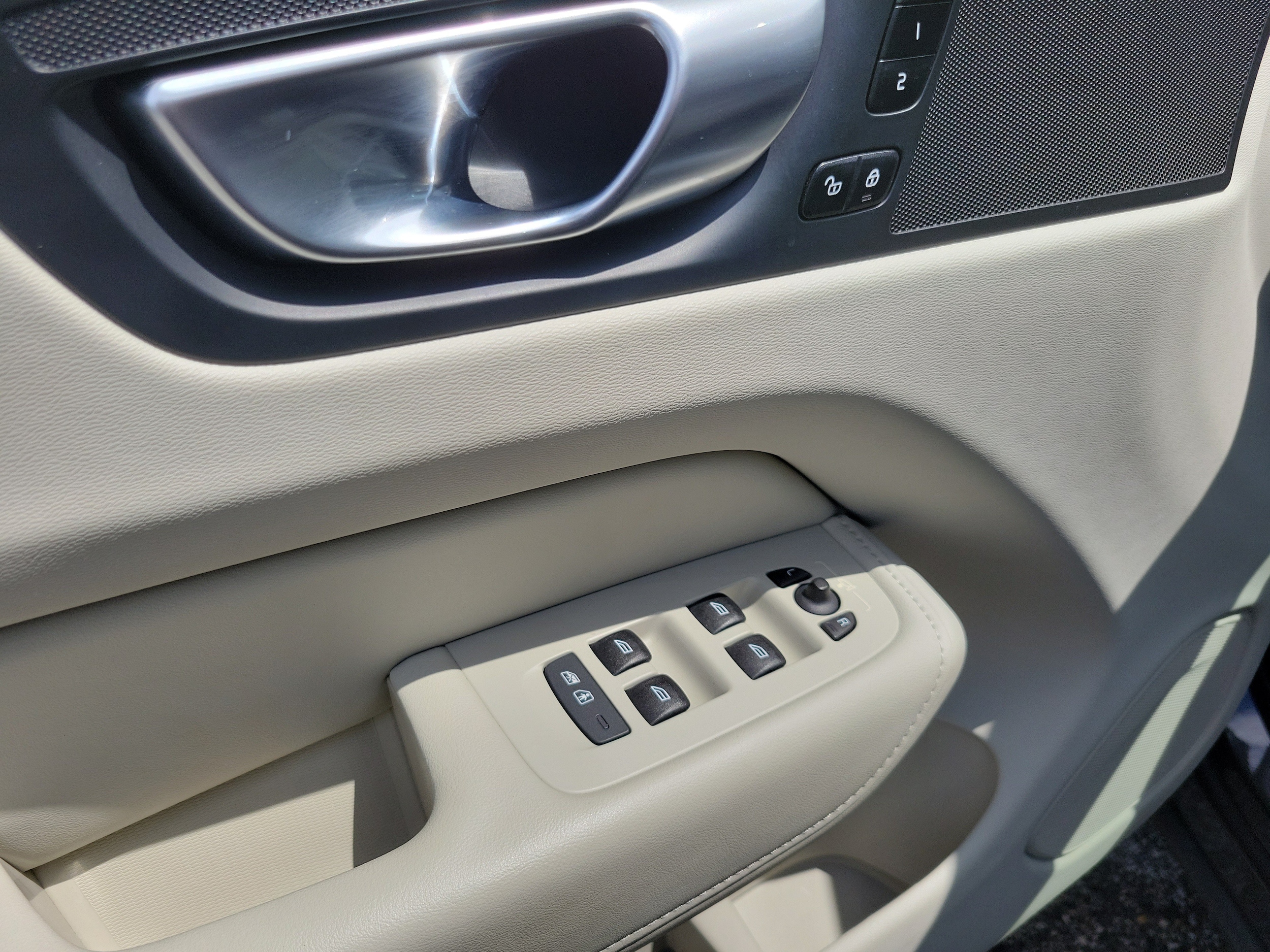 2024 Volvo XC60 Plus - Photo 13