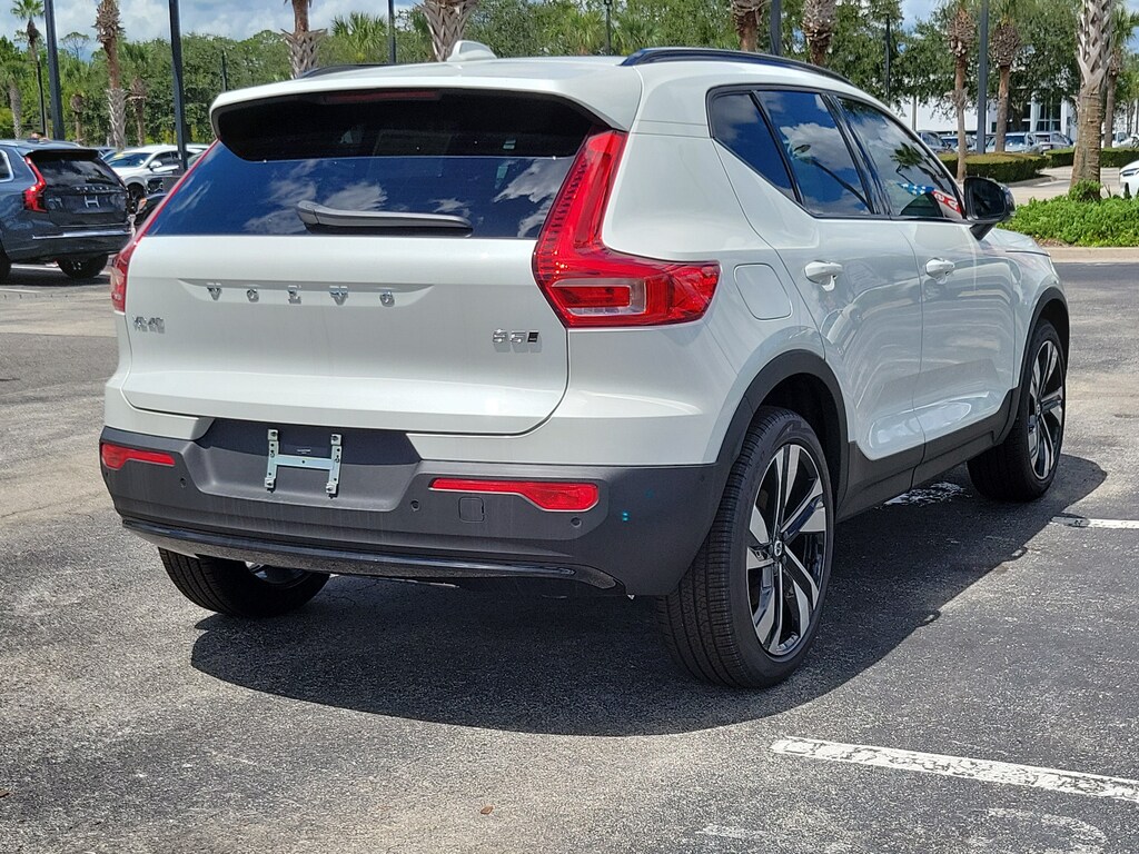 New 2026 Volvo XC40 B5 Plus SUV