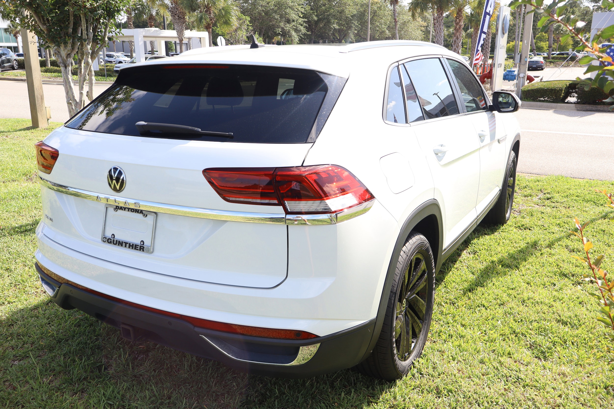 2022 Volkswagen Atlas Cross Sport SE w/Tech - Photo 9